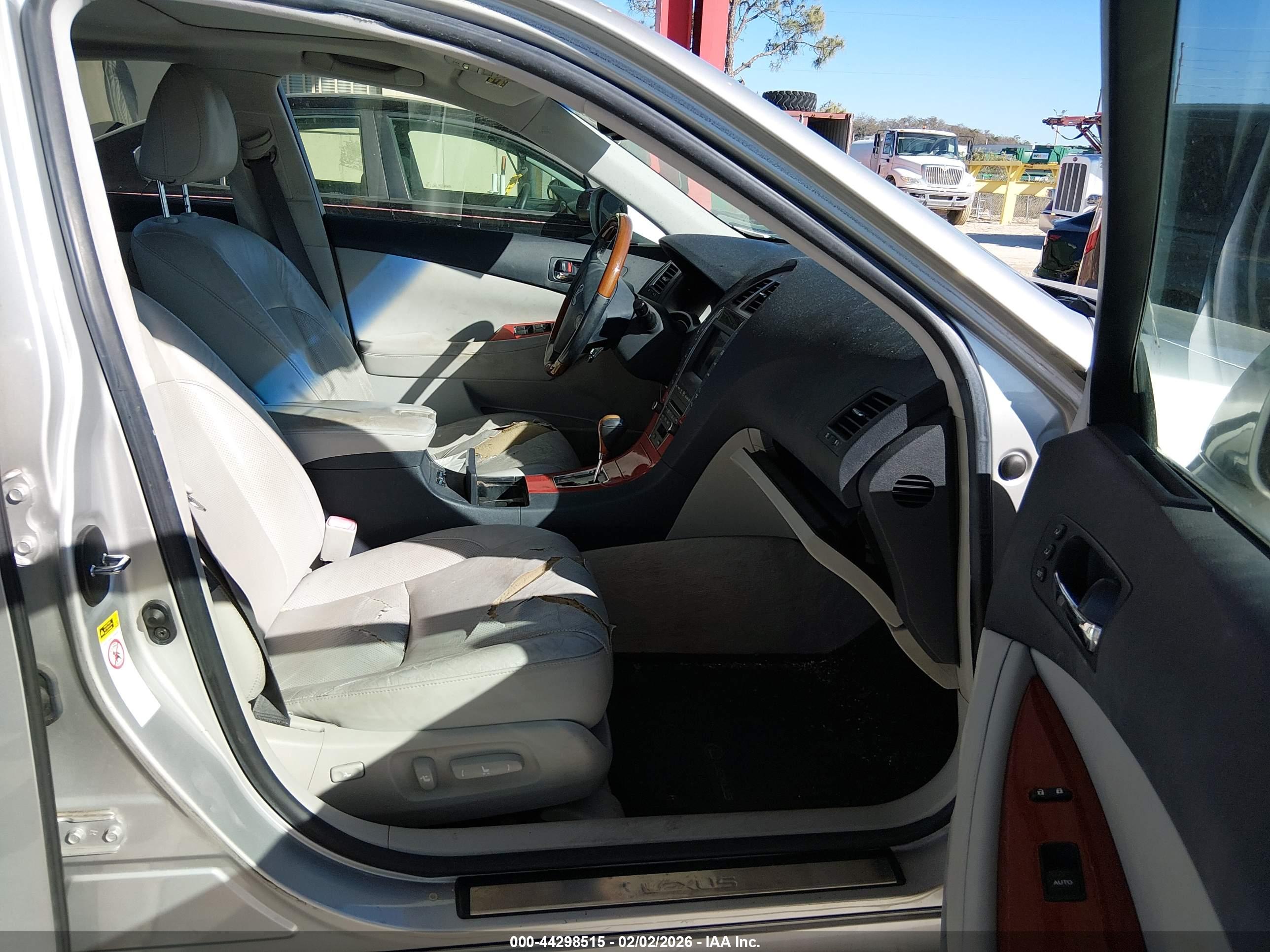 LEXUS ES image 5