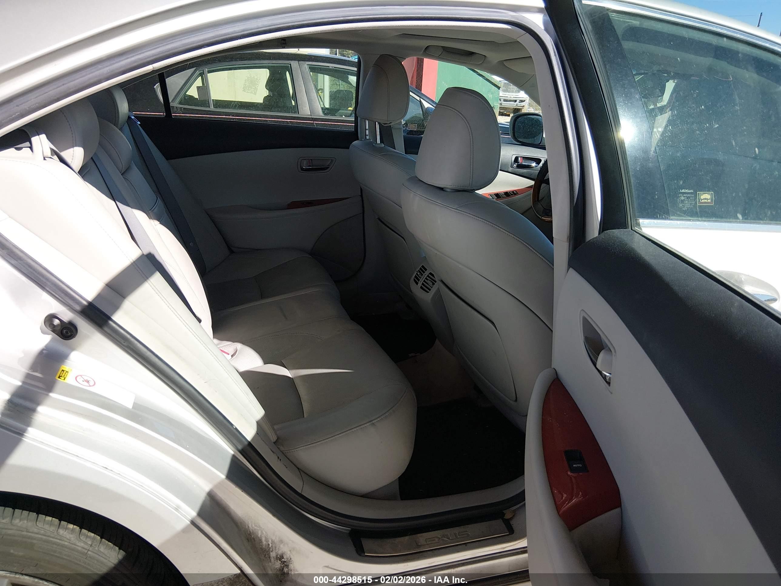 LEXUS ES image 8