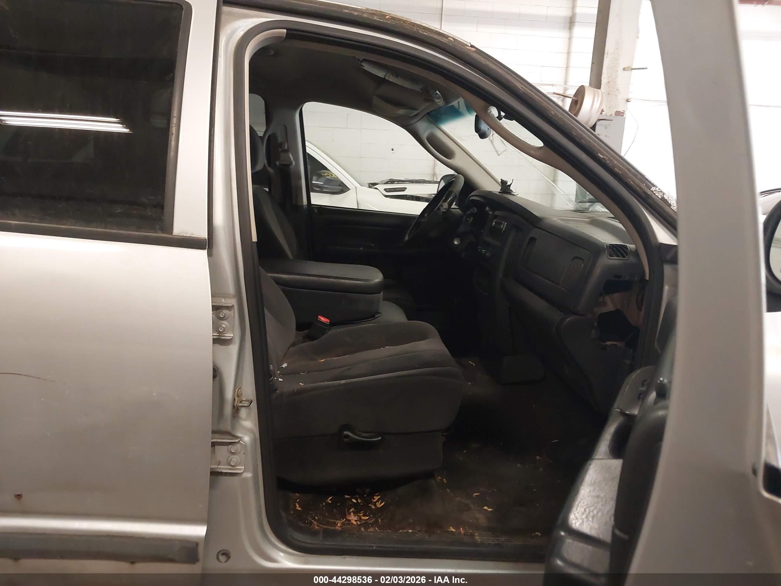DODGE RAM image 5