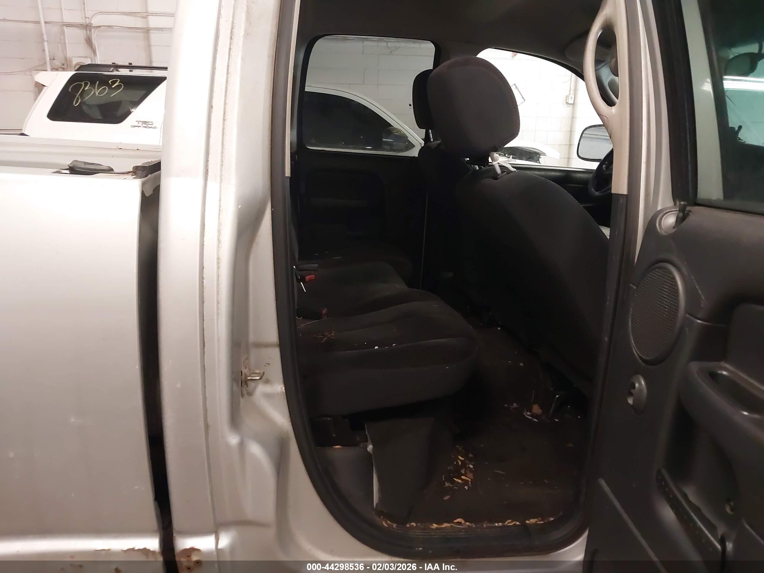 DODGE RAM image 8