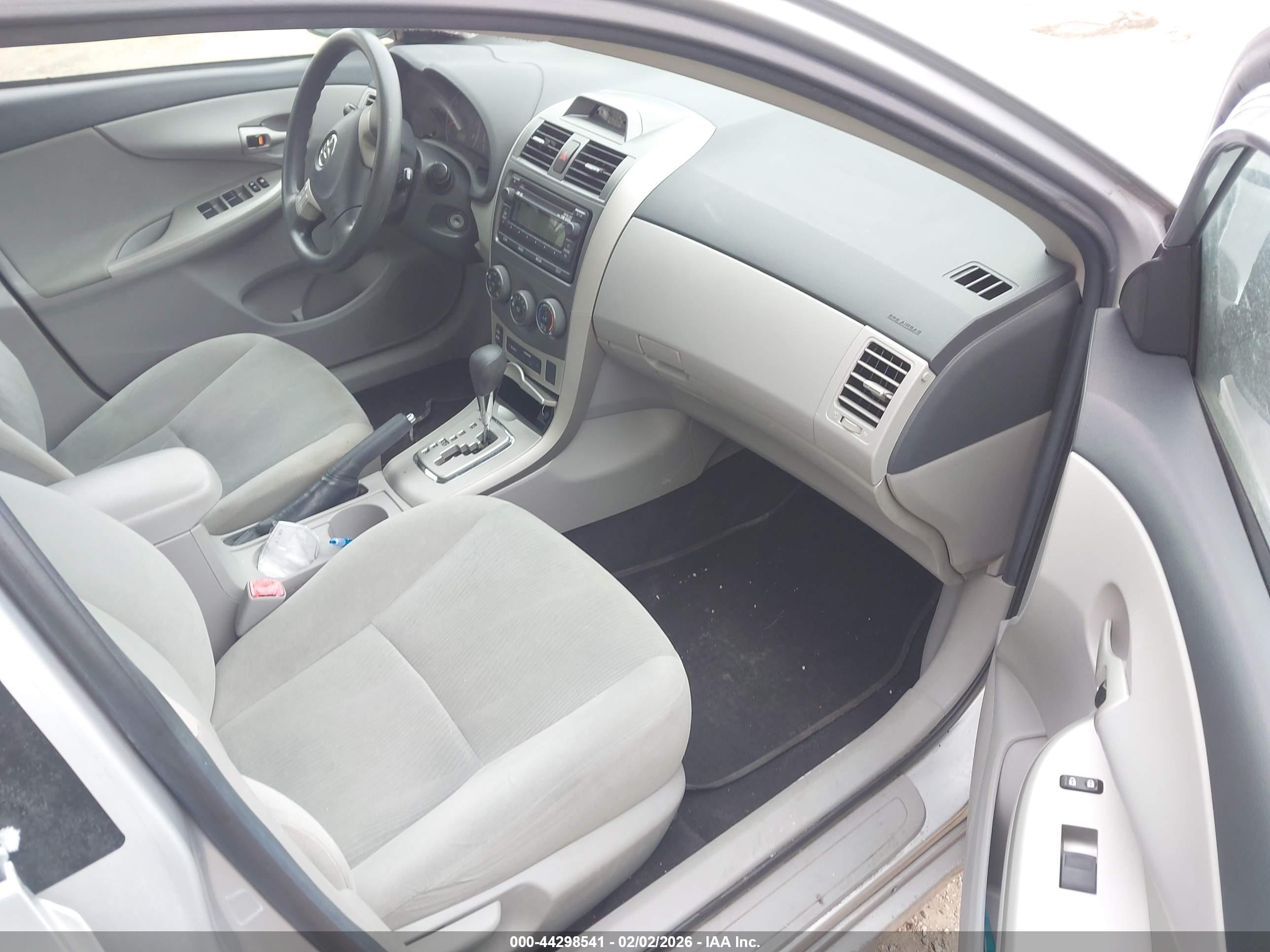 TOYOTA COROLLA image 5