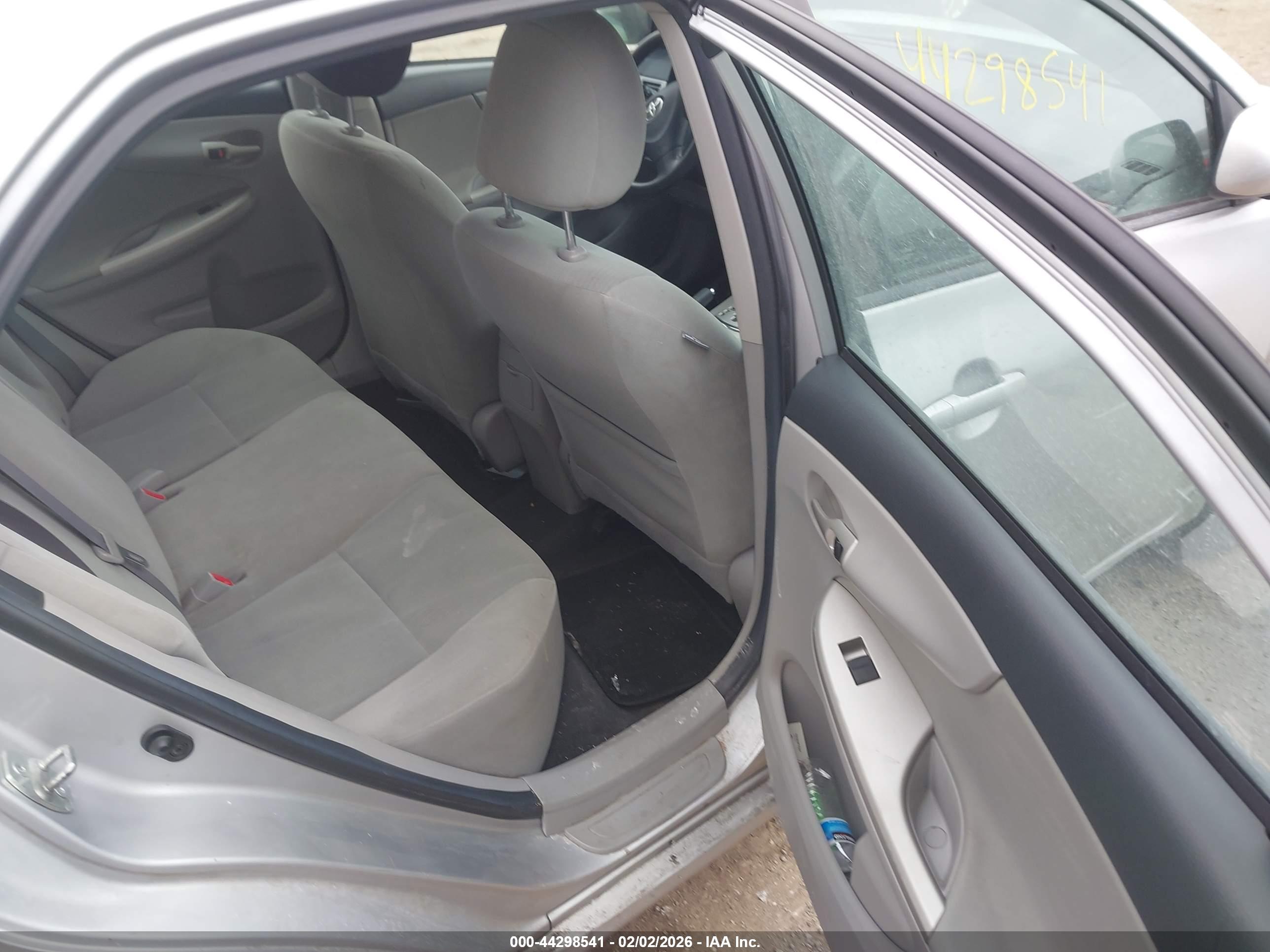 TOYOTA COROLLA image 8
