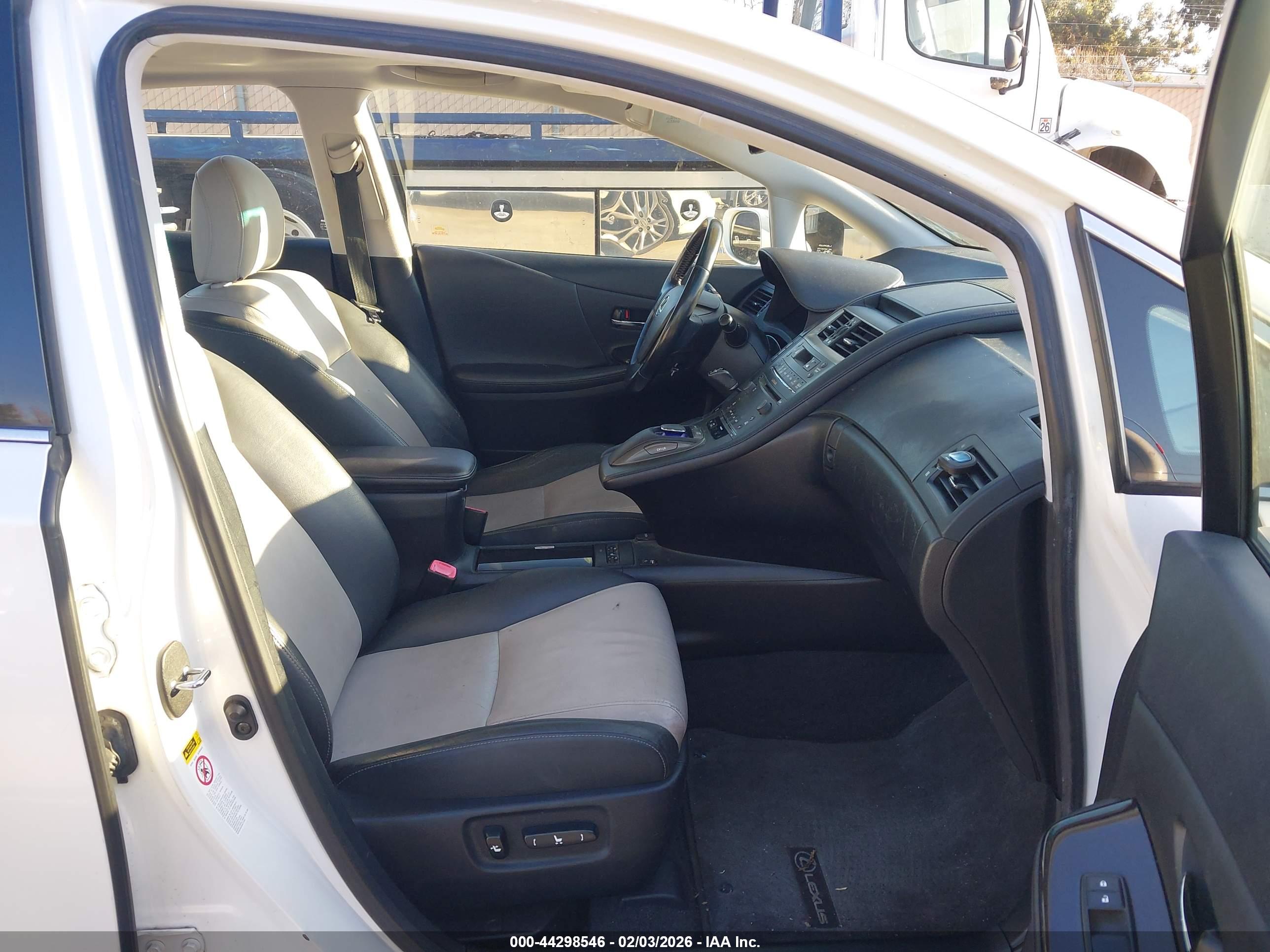 LEXUS HS image 5