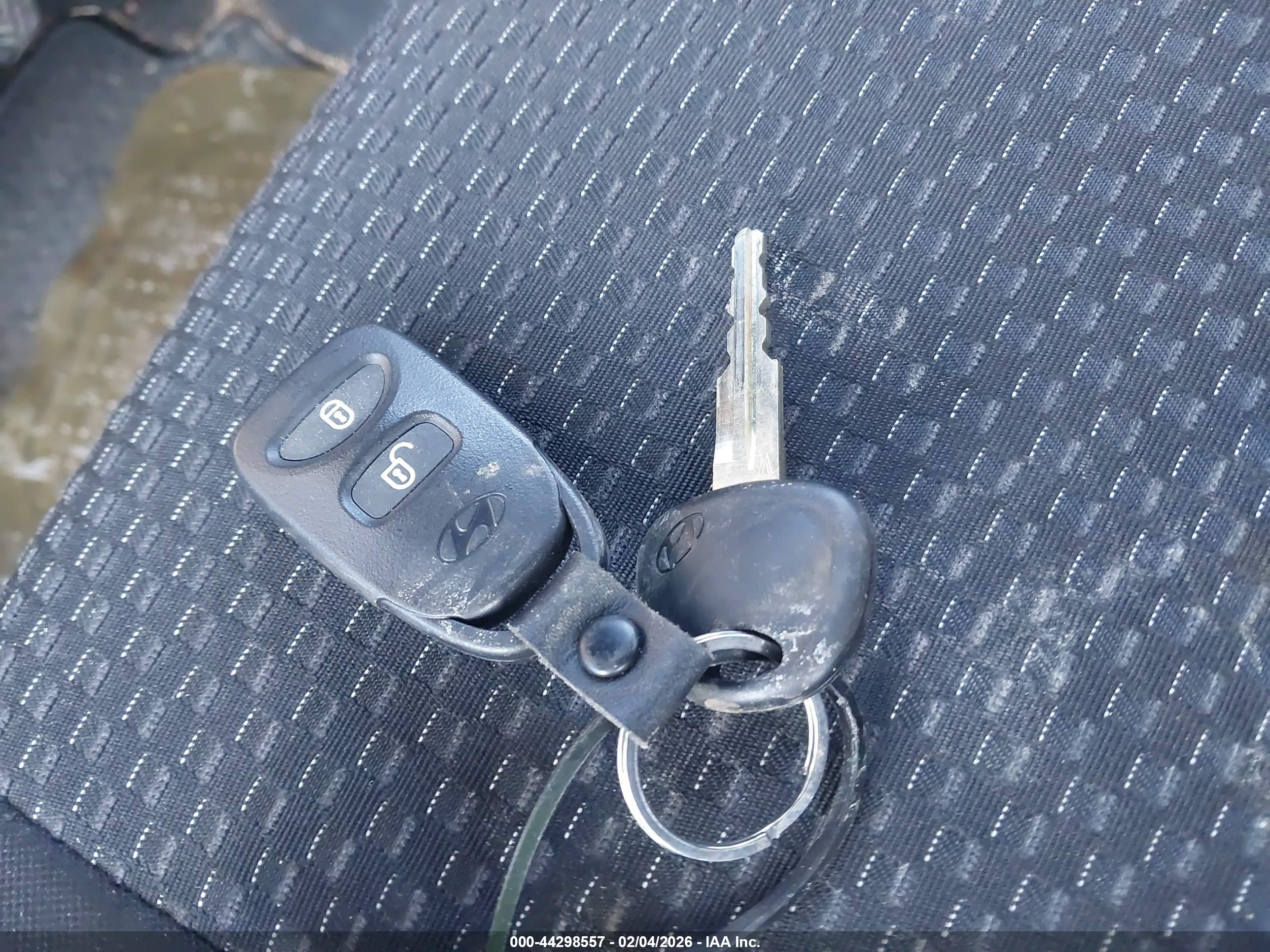 HYUNDAI ACCENT image 11