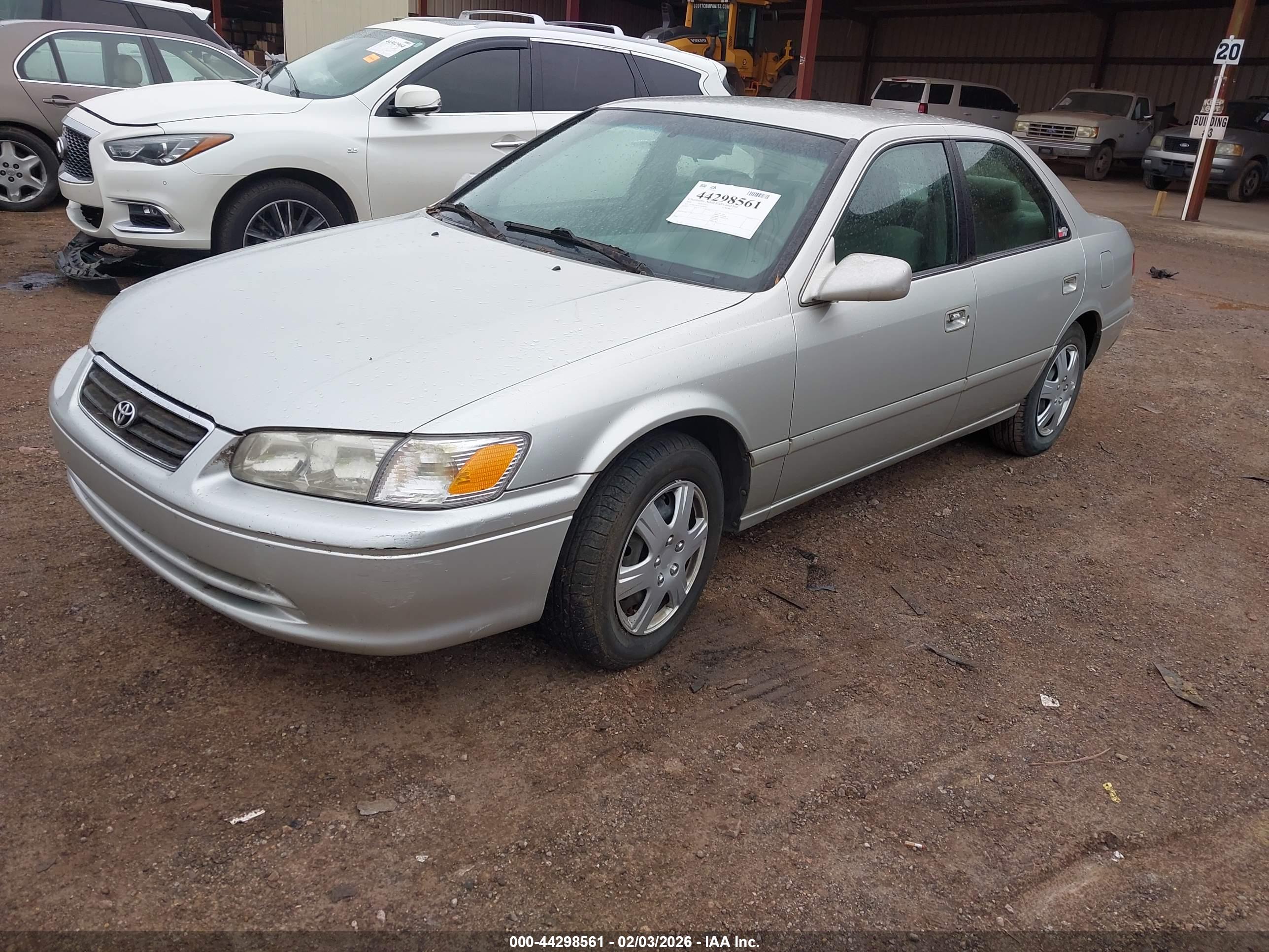TOYOTA CAMRY image 2