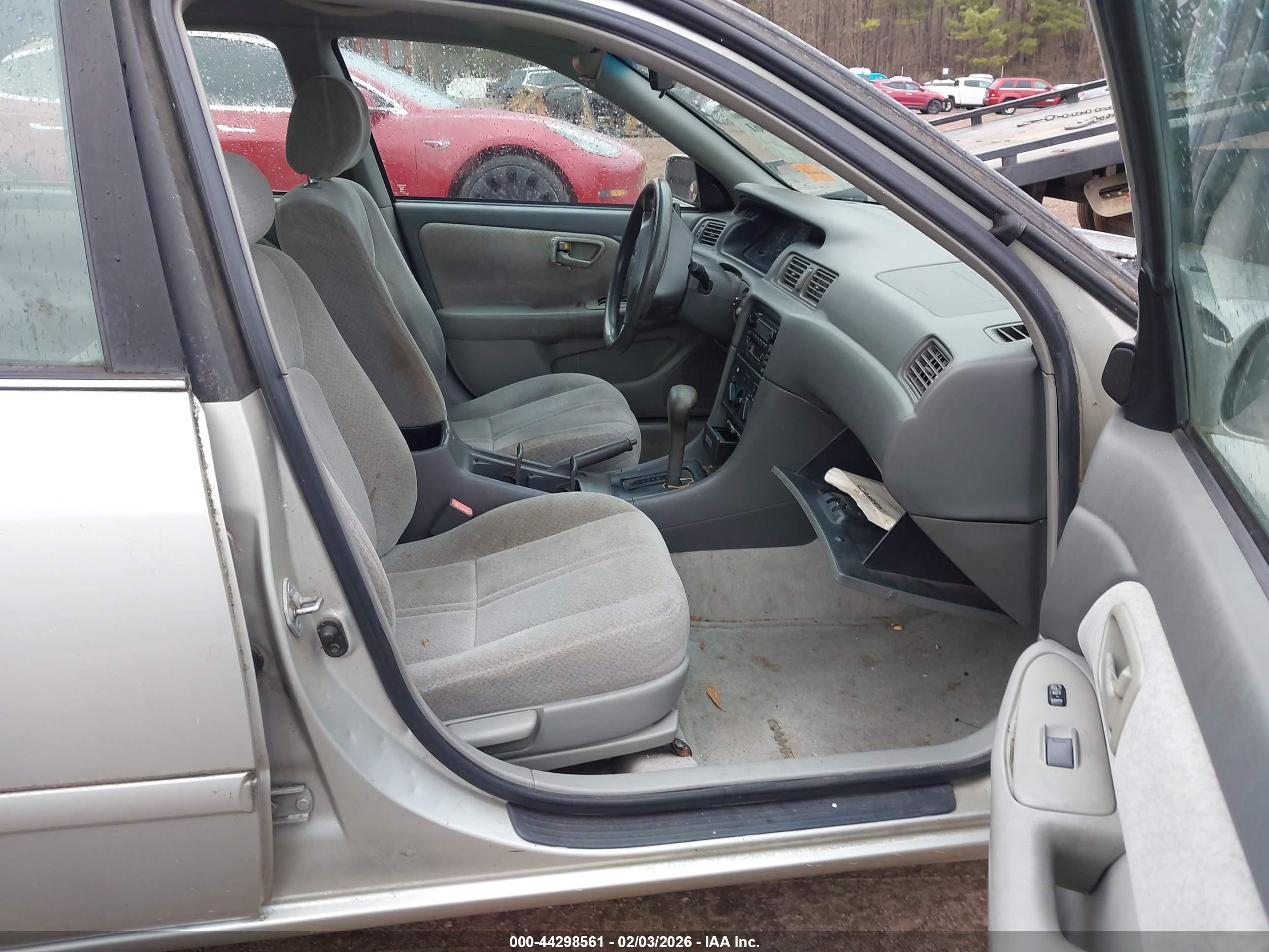 TOYOTA CAMRY image 5