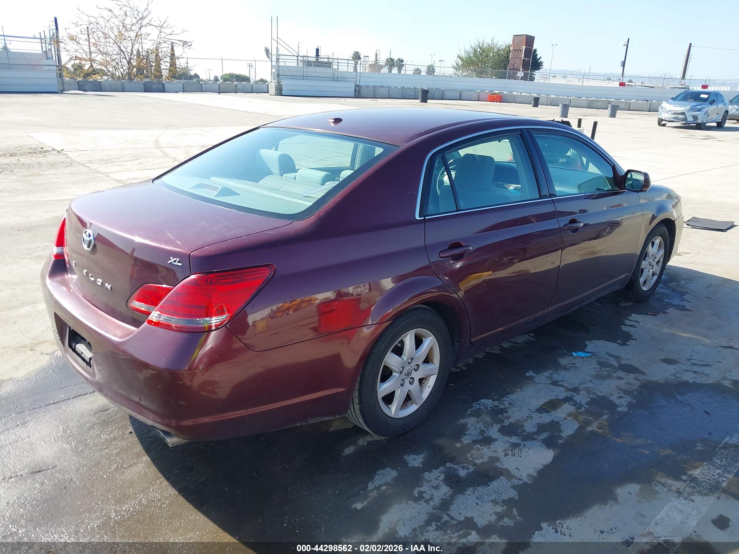 TOYOTA AVALON image 4