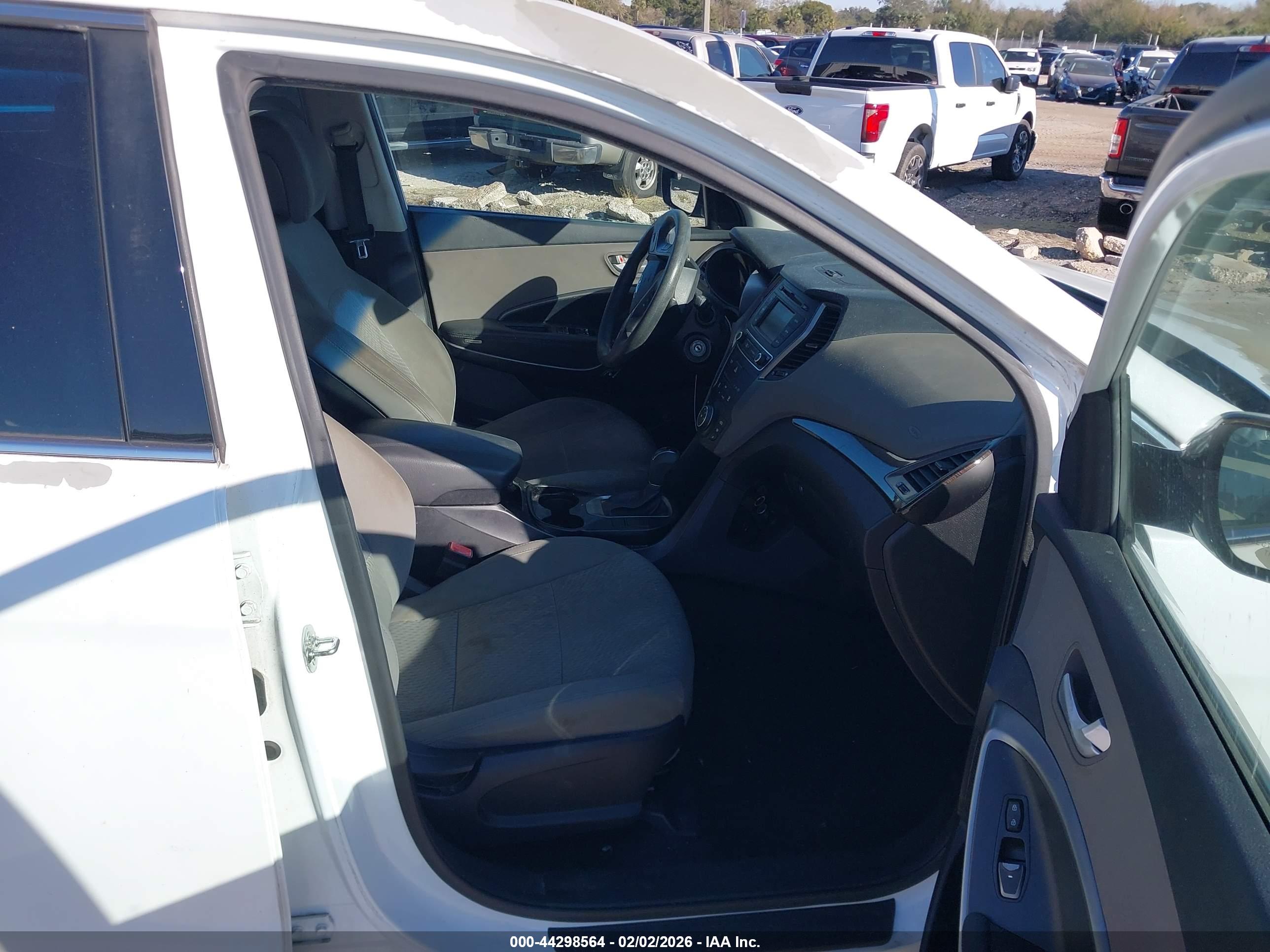 HYUNDAI SANTA image 5