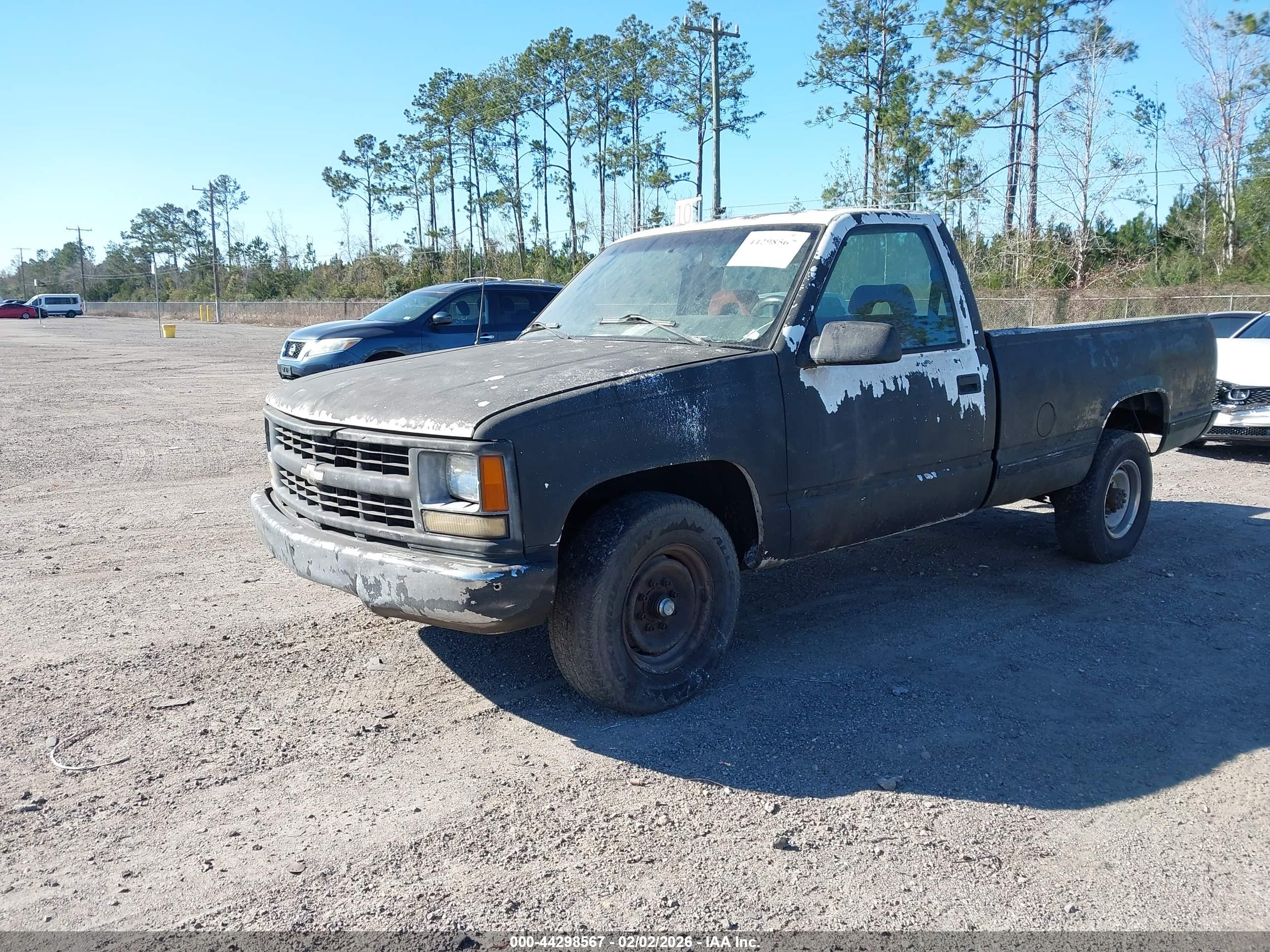 CHEVROLET GMT-400 image 2
