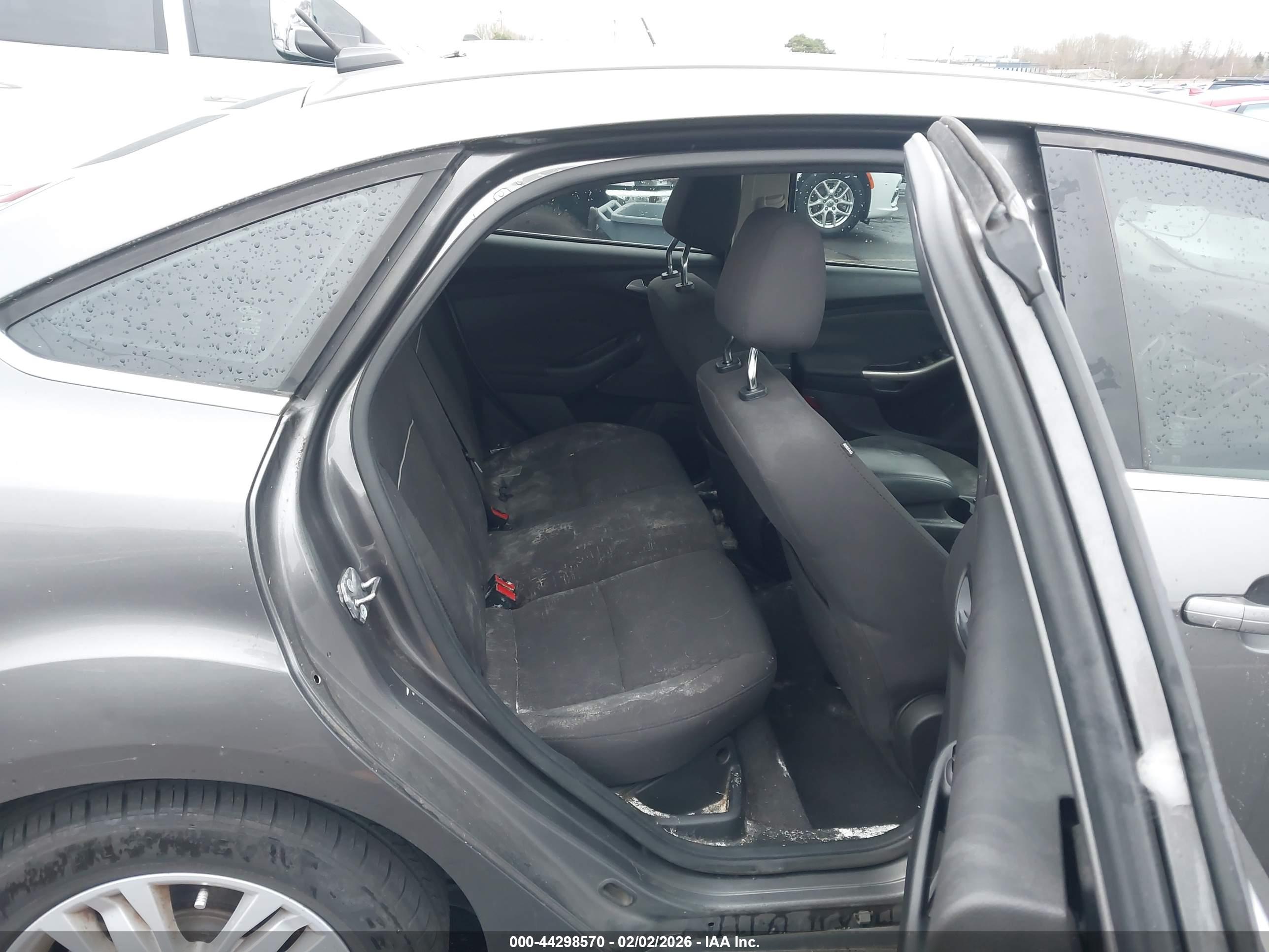 FORD FOCUS image 8