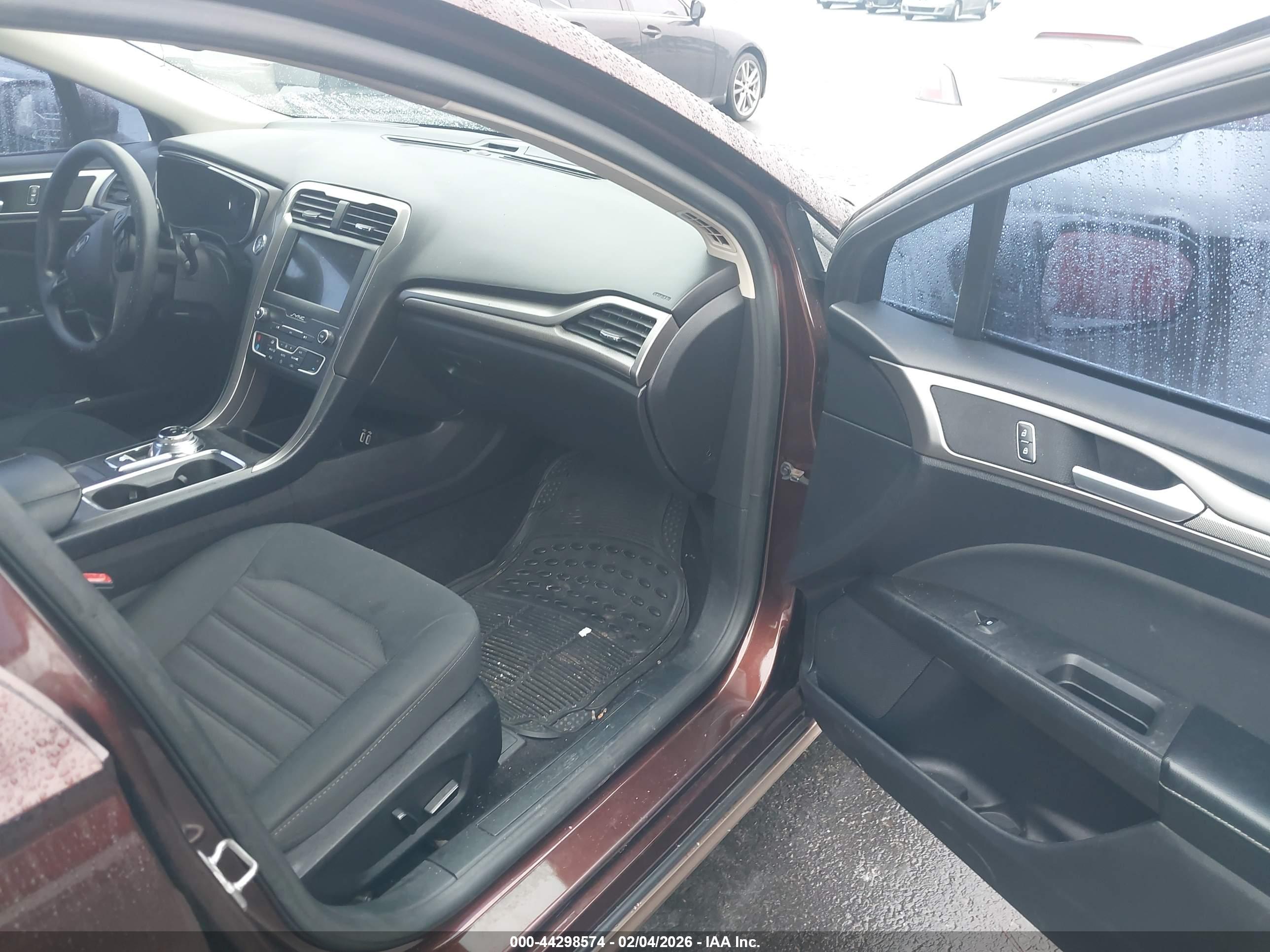 FORD FUSION image 5