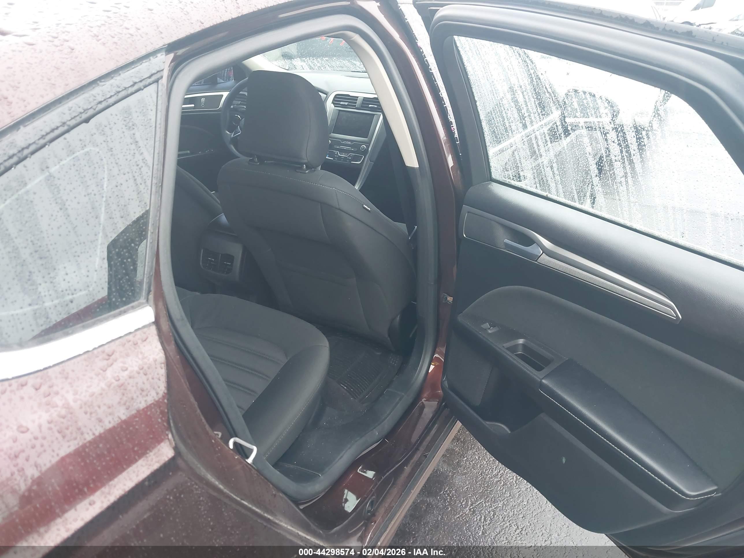 FORD FUSION image 8