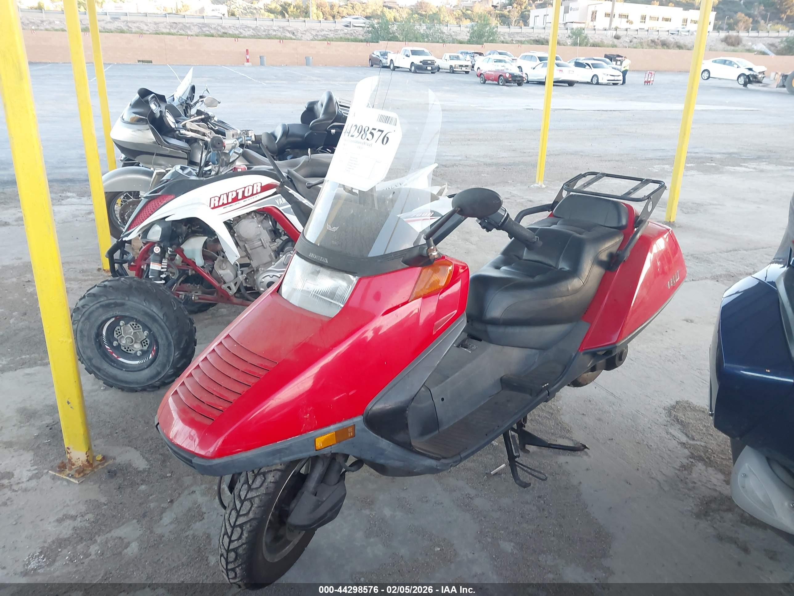 HONDA CN250 image 2