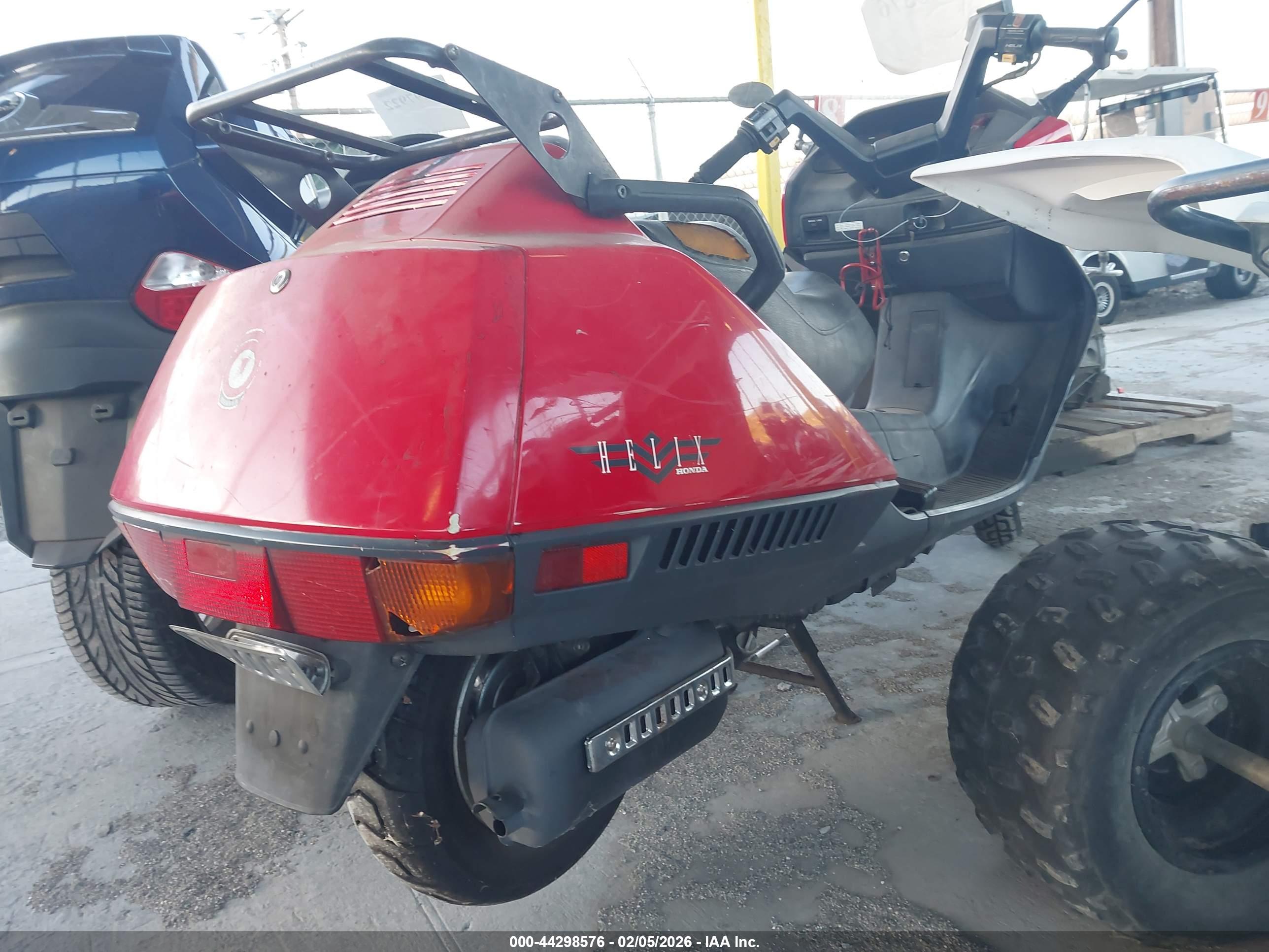 HONDA CN250 image 4