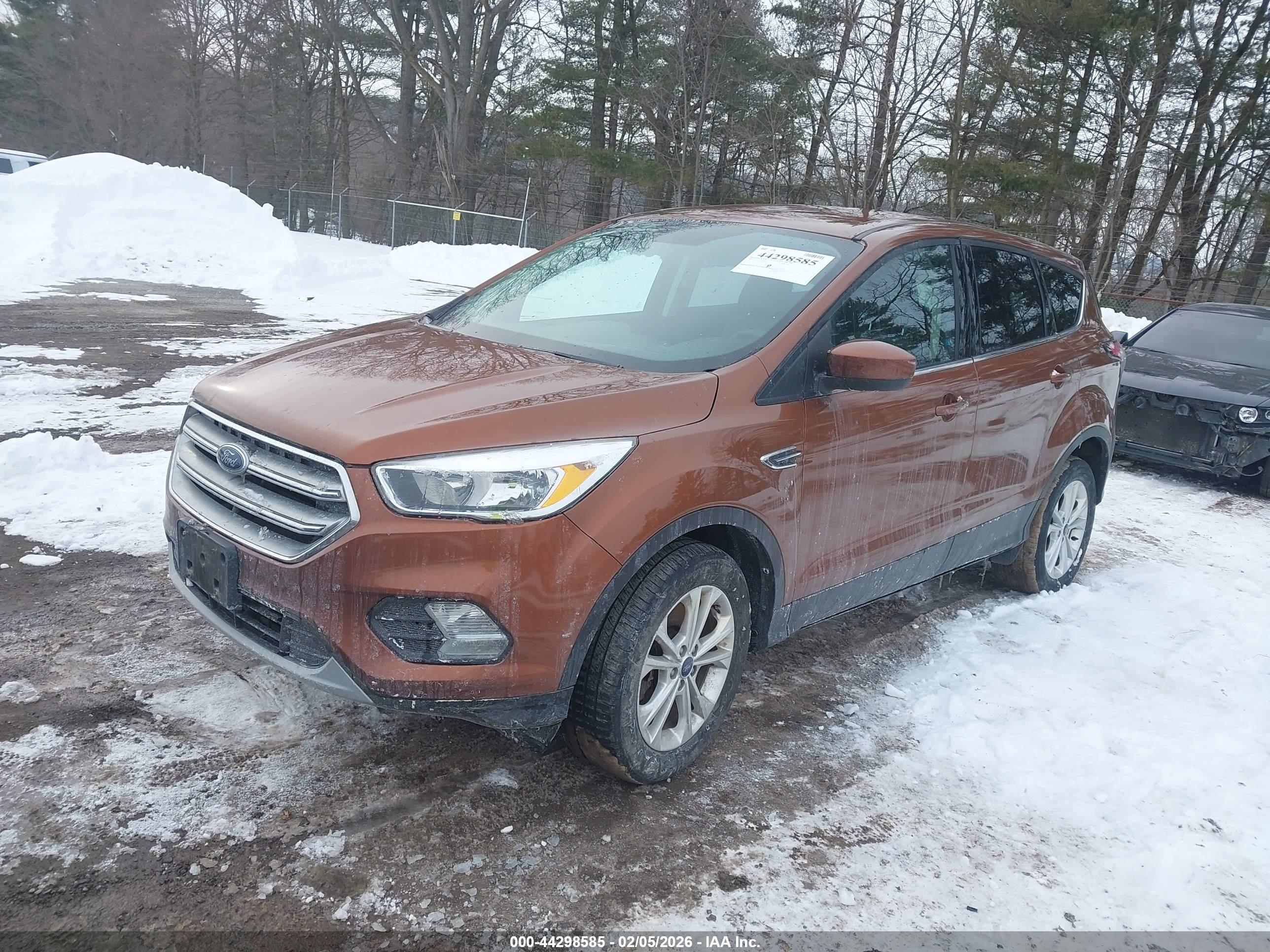 FORD ESCAPE image 2