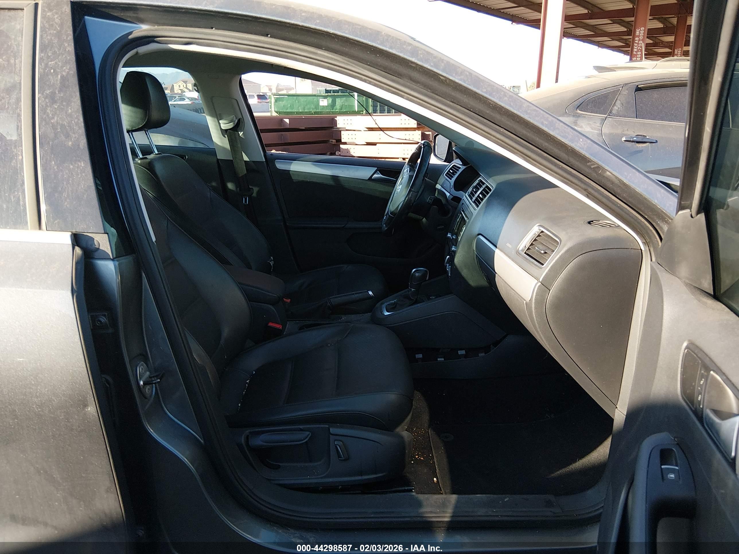 VOLKSWAGEN JETTA image 5