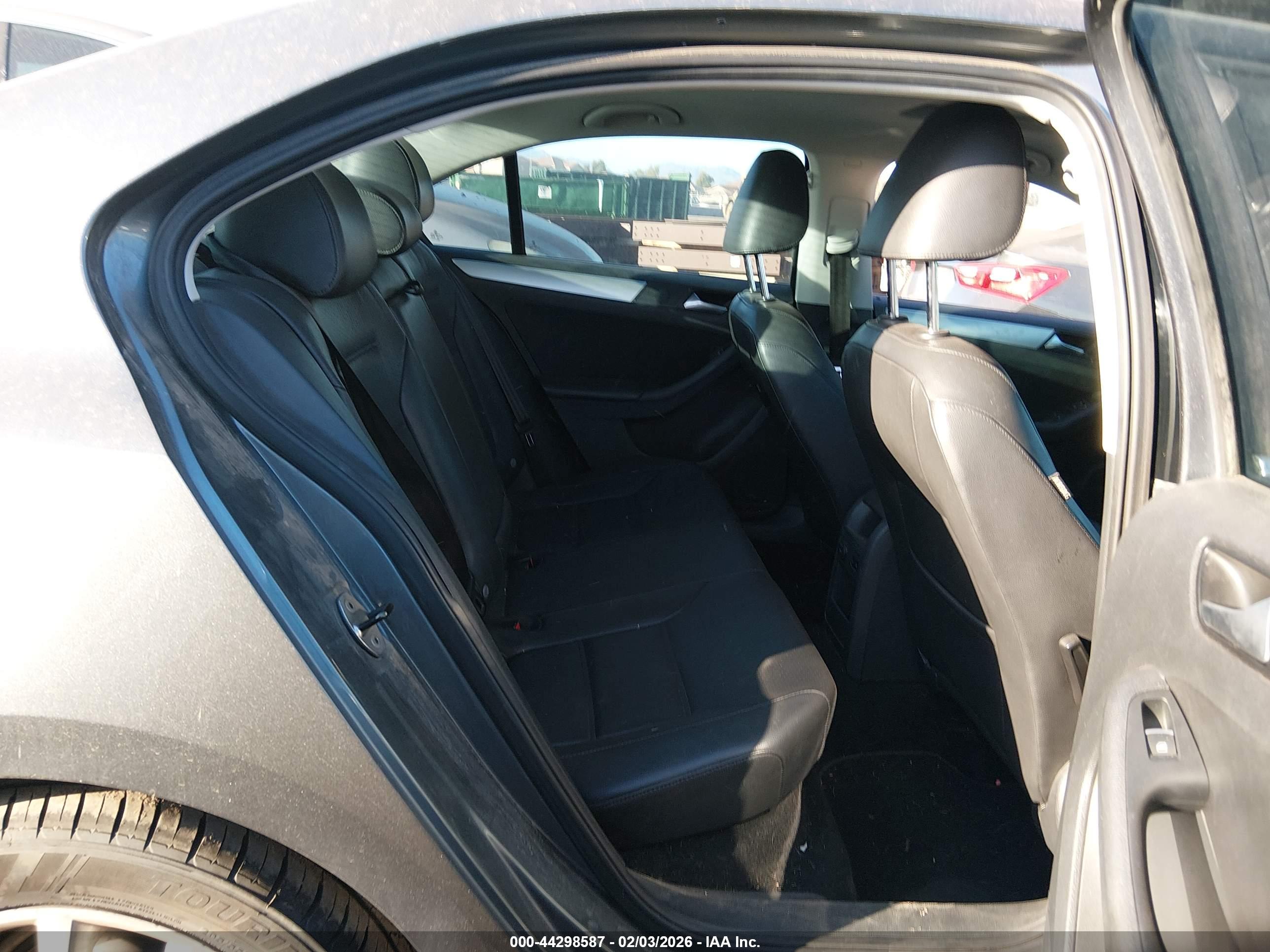 VOLKSWAGEN JETTA image 8
