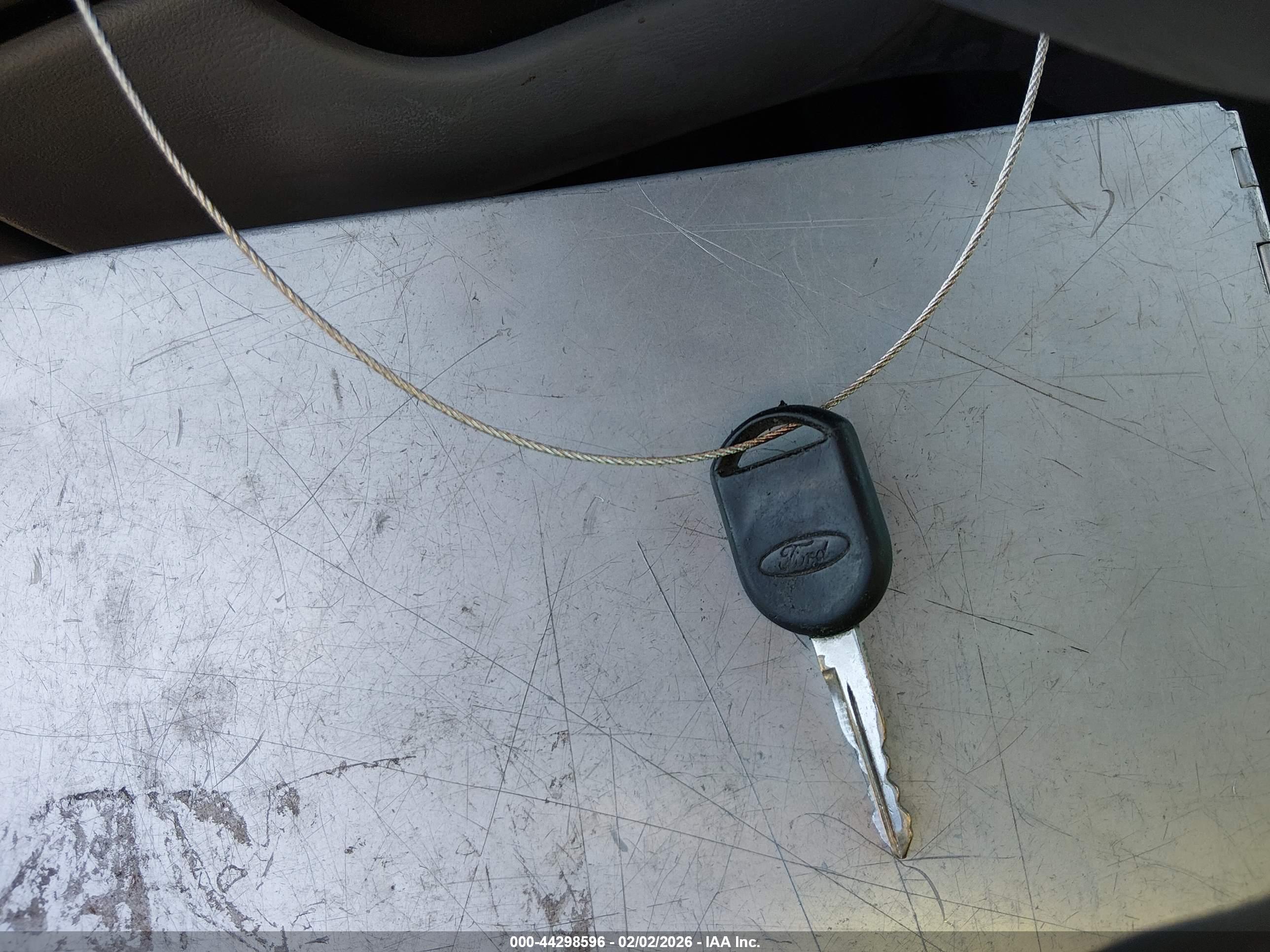 FORD TAURUS image 11