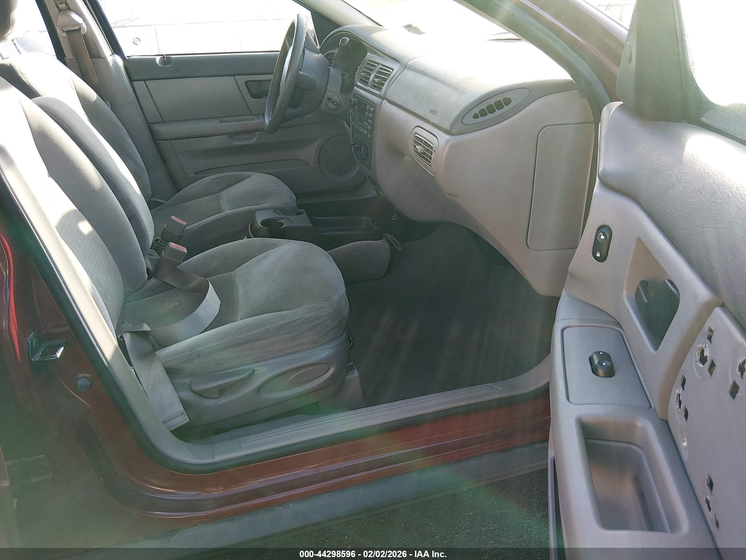 FORD TAURUS image 5