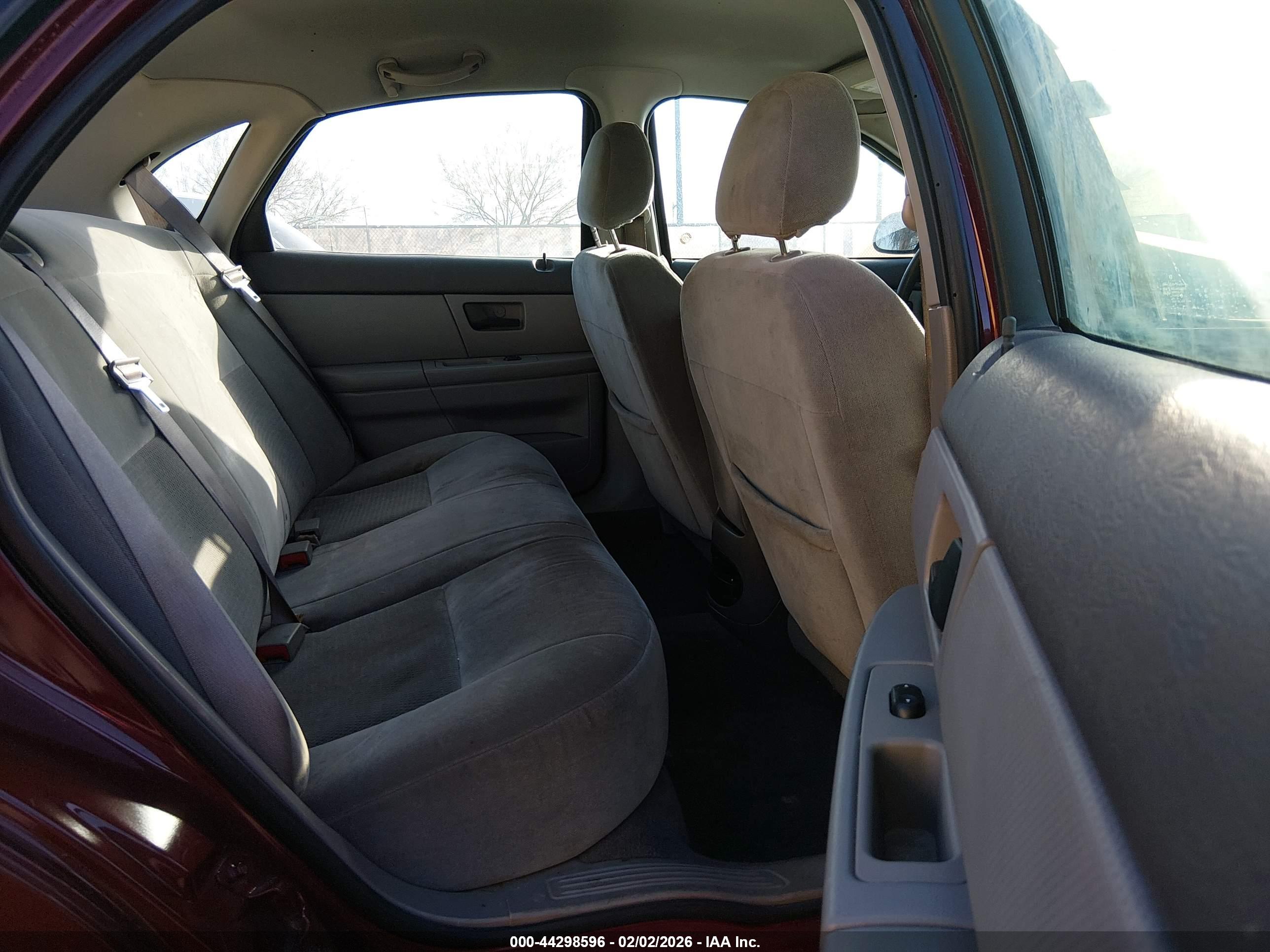 FORD TAURUS image 8