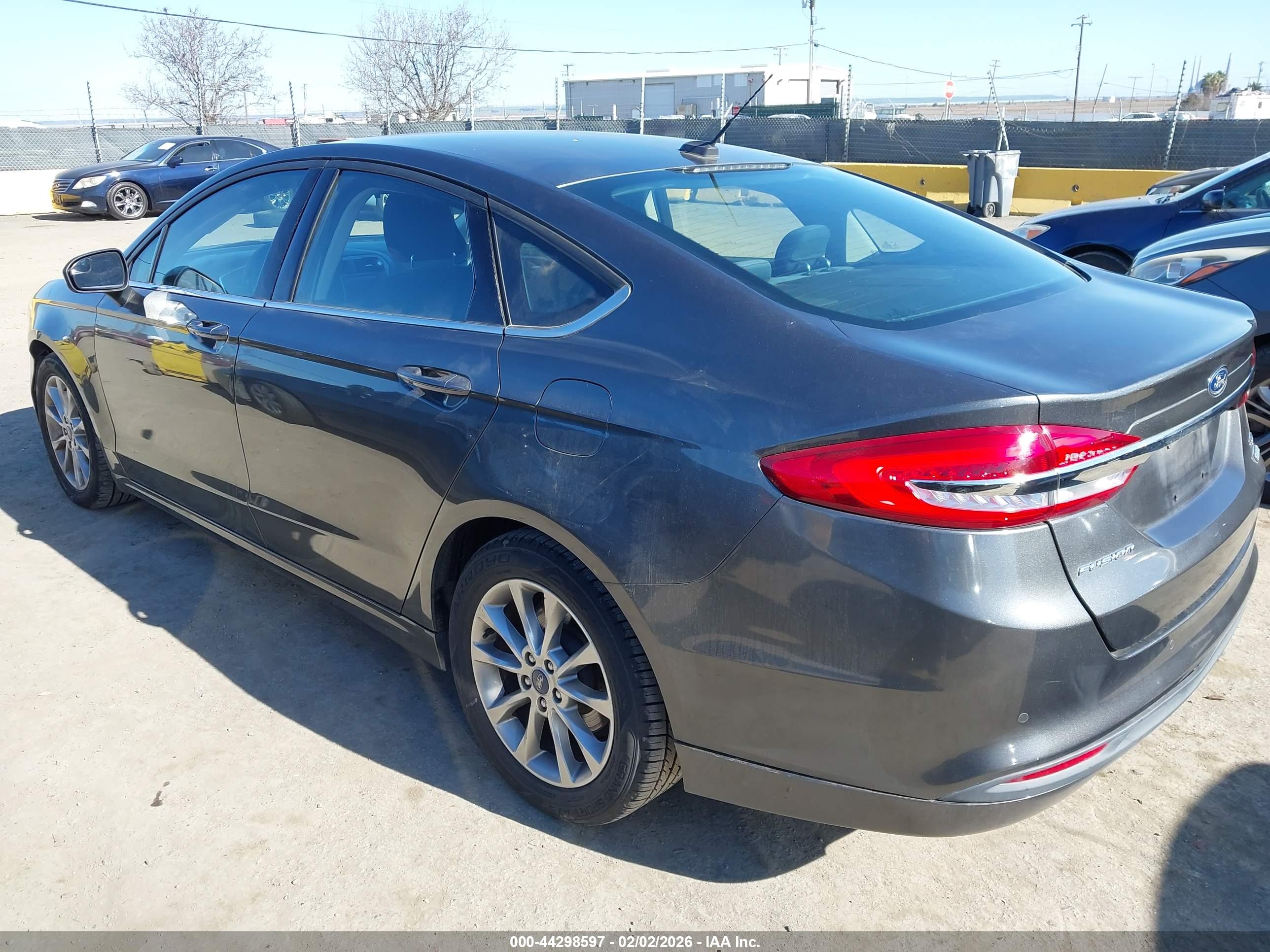 FORD FUSION image 3