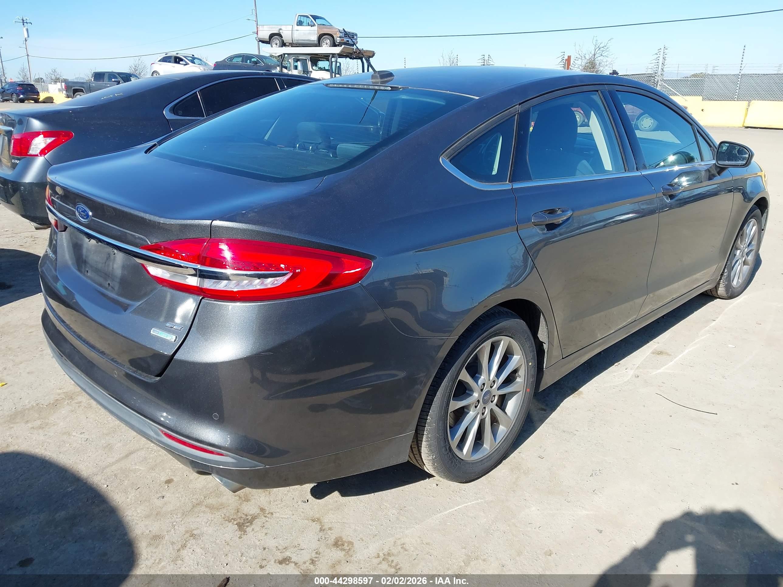 FORD FUSION image 4