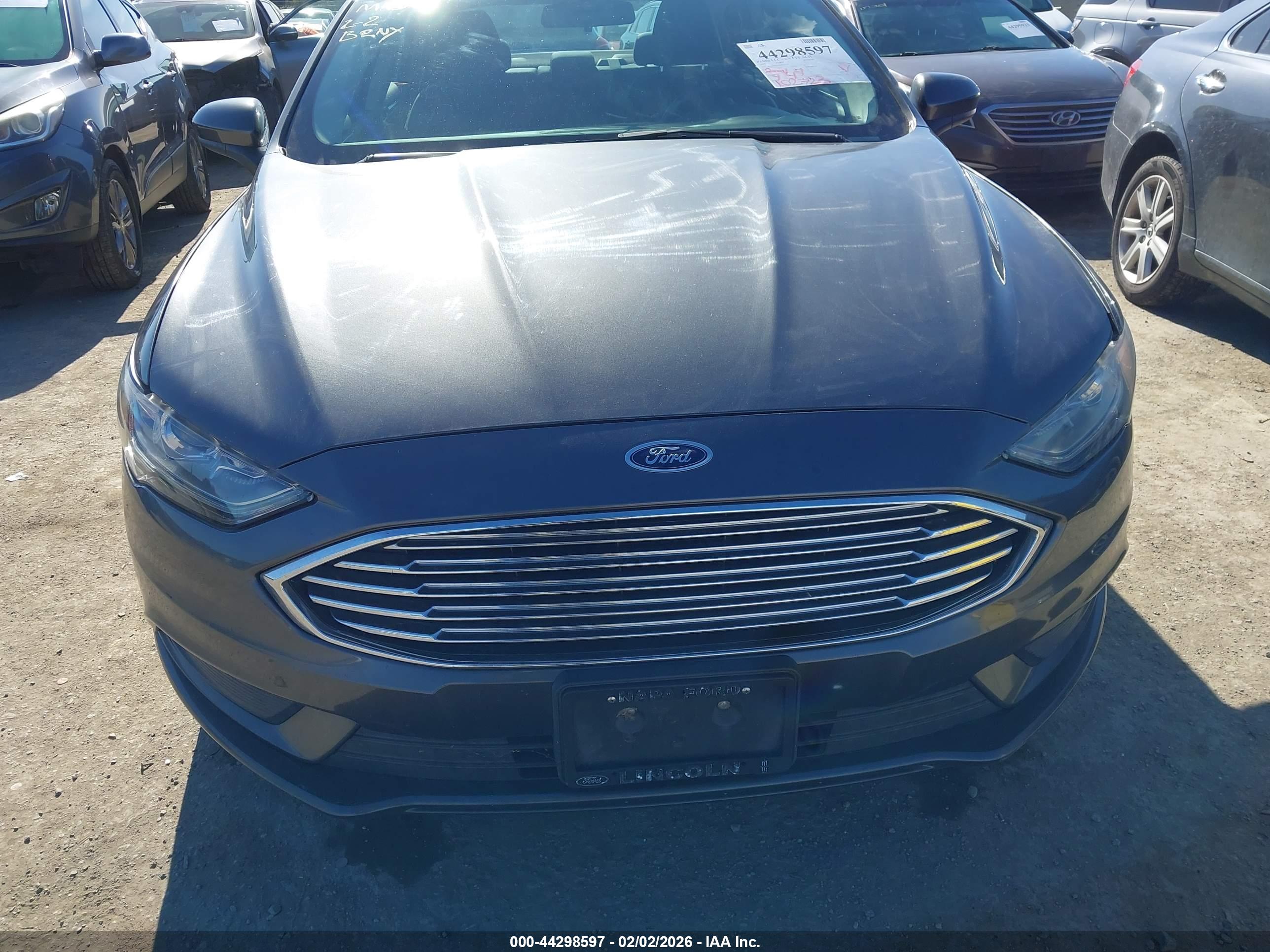FORD FUSION image 6