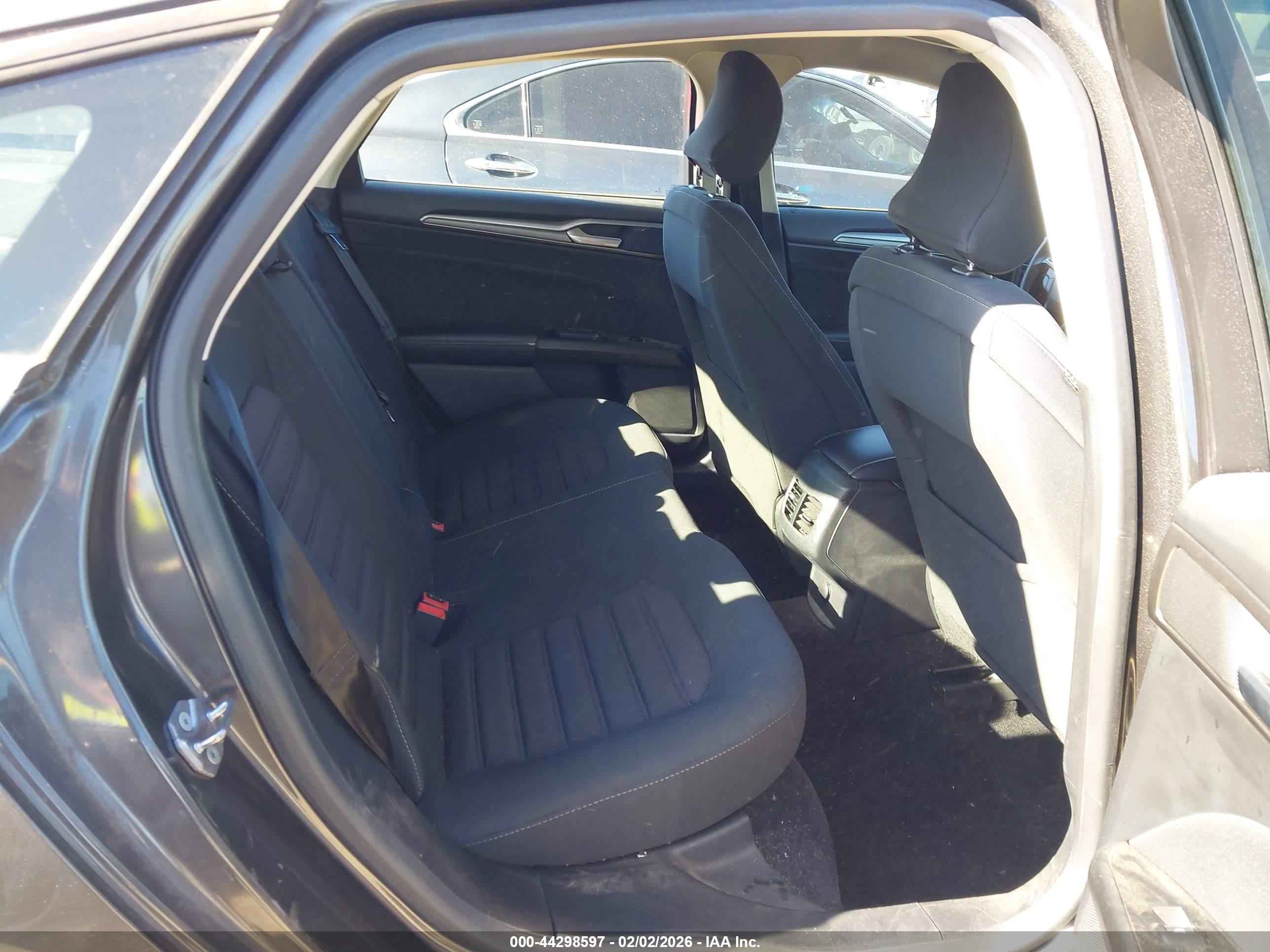 FORD FUSION image 8