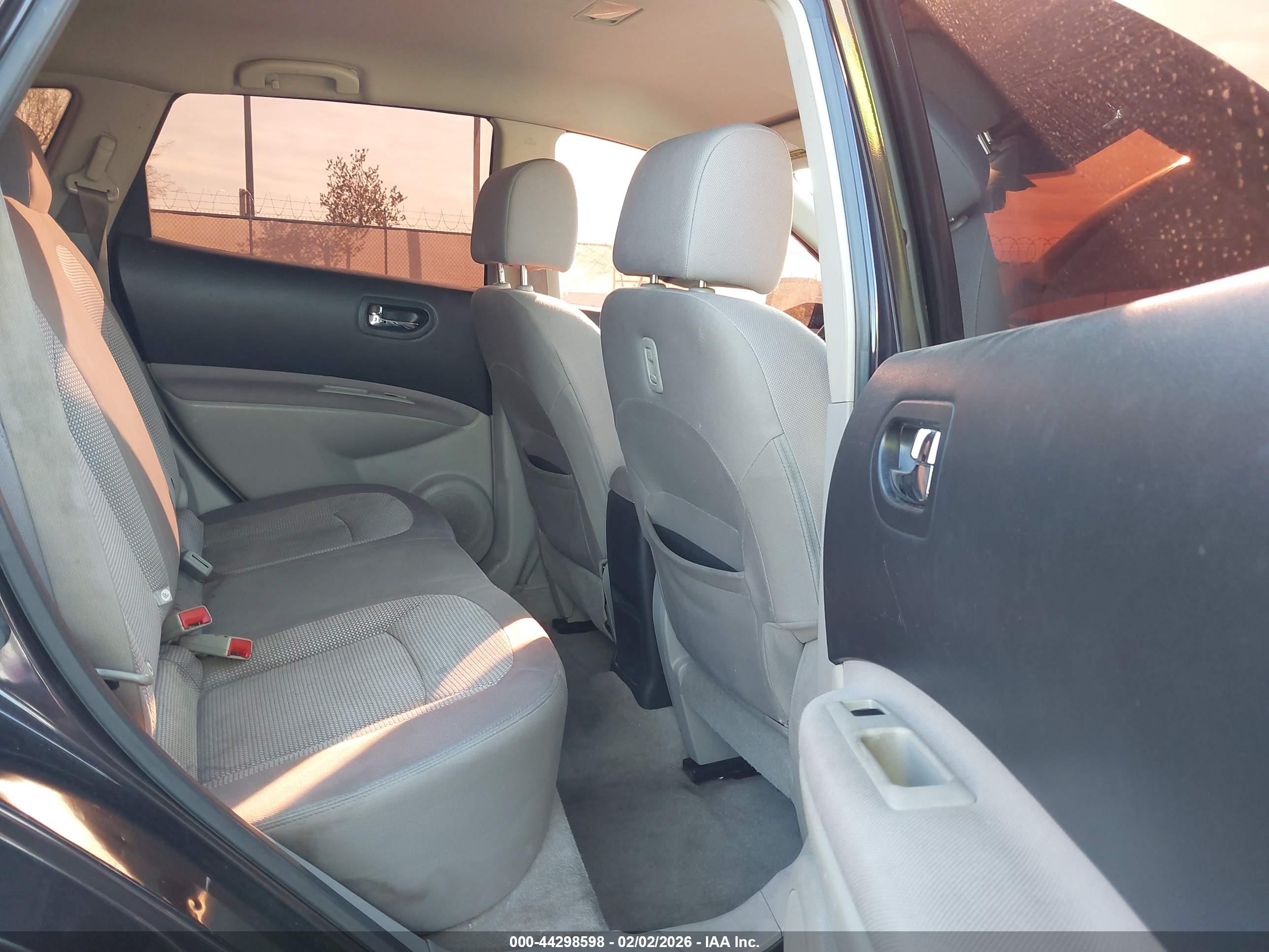 NISSAN ROGUE image 8