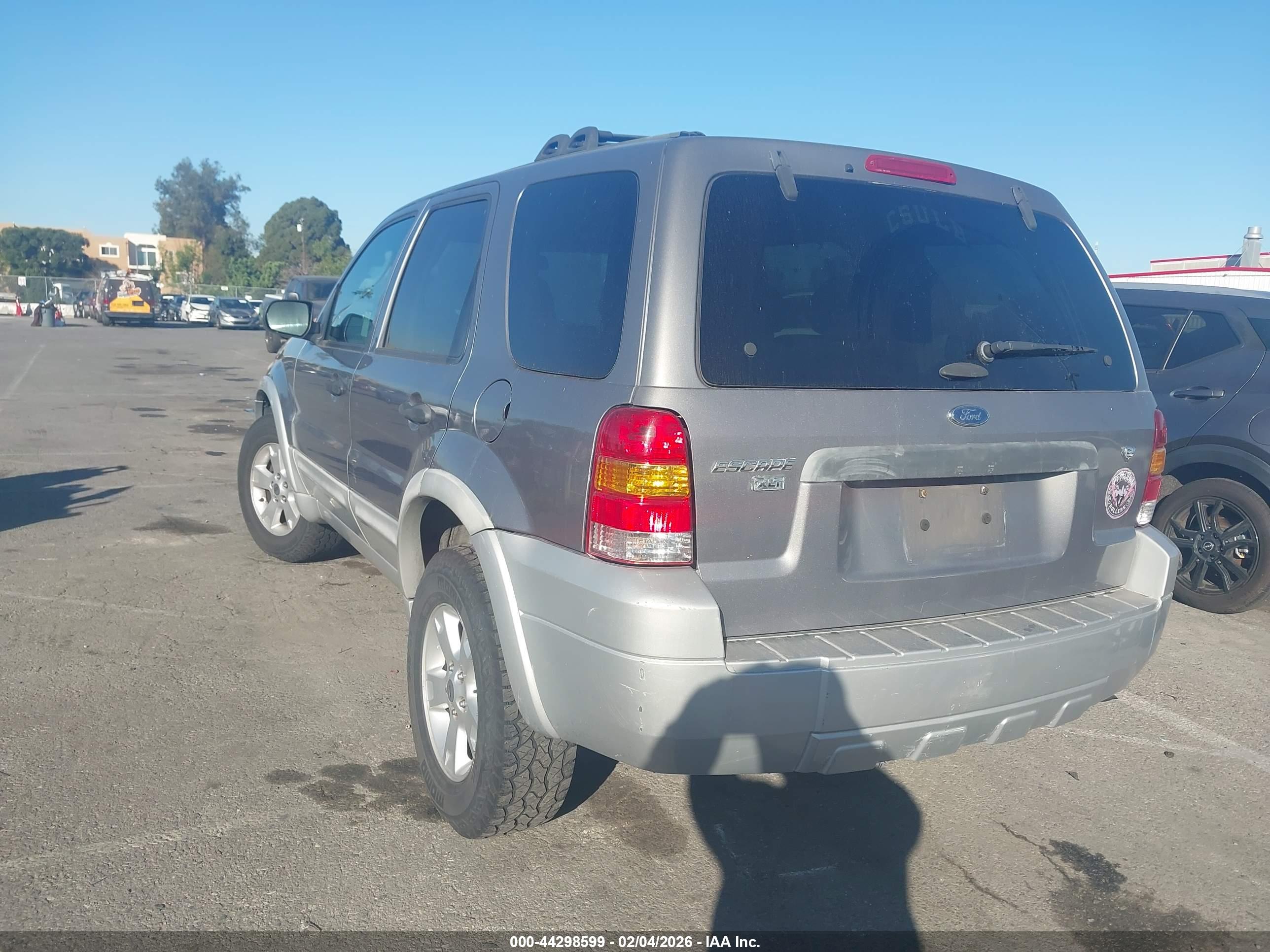 FORD ESCAPE image 3