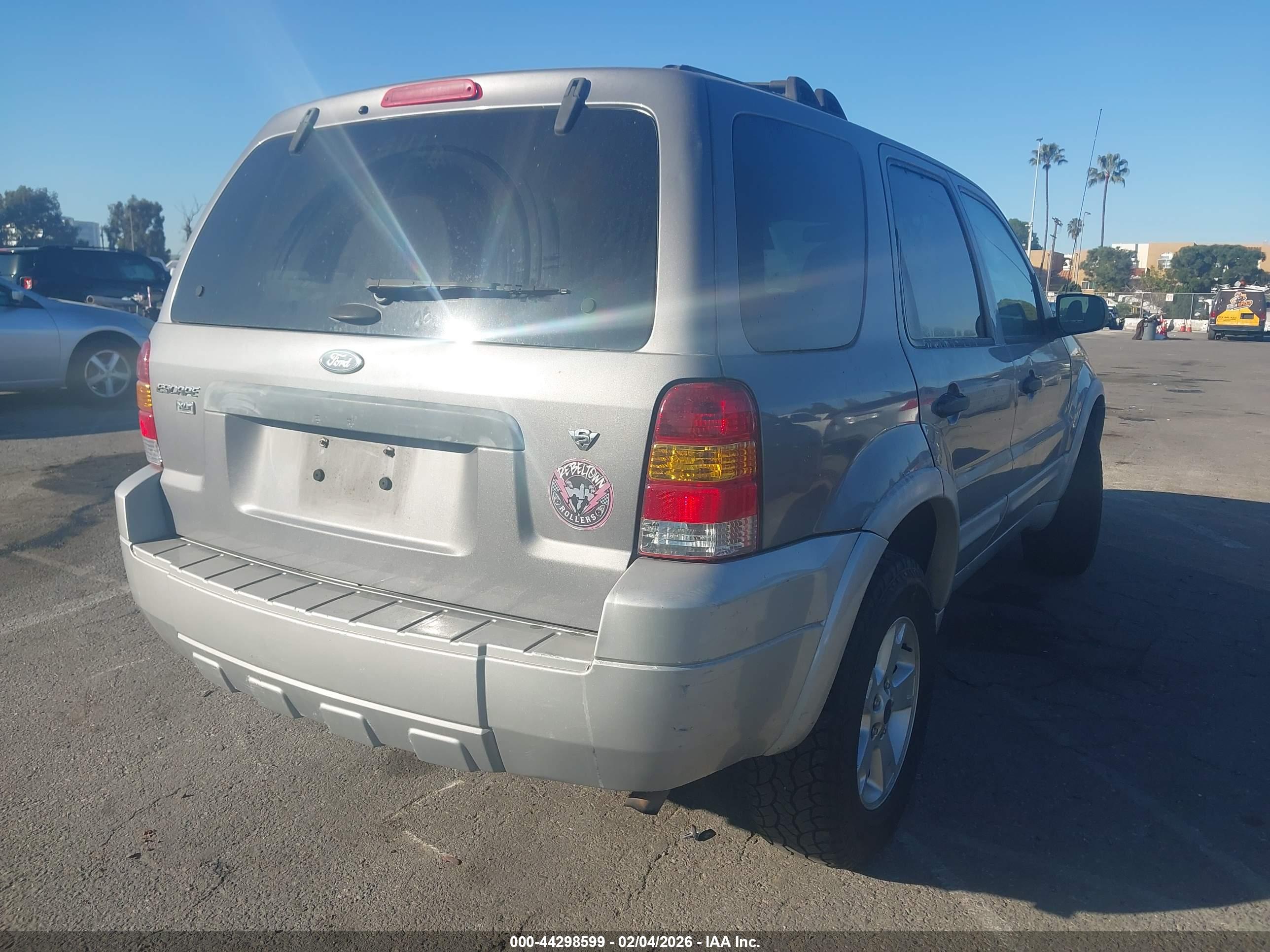 FORD ESCAPE image 4