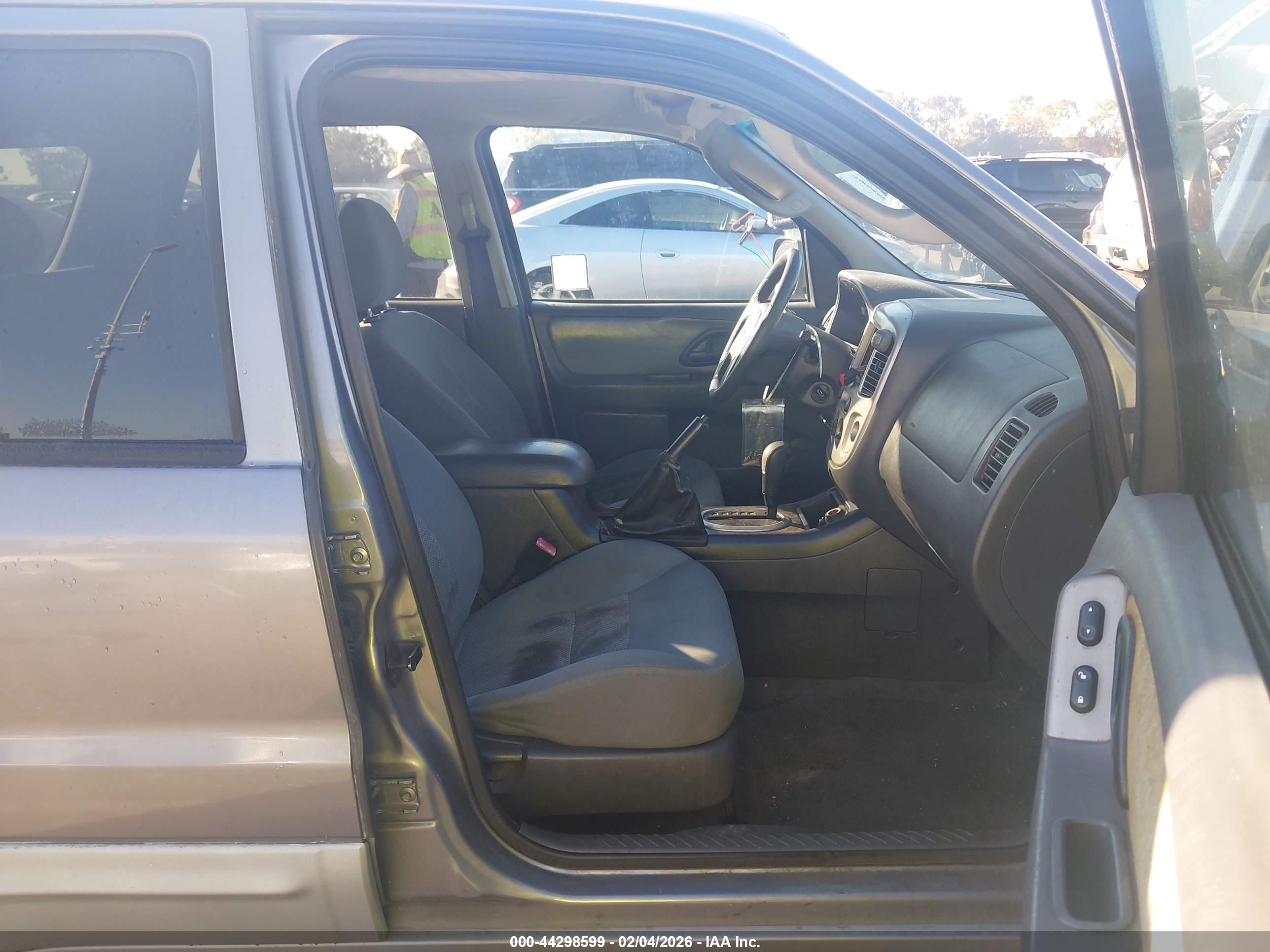 FORD ESCAPE image 5