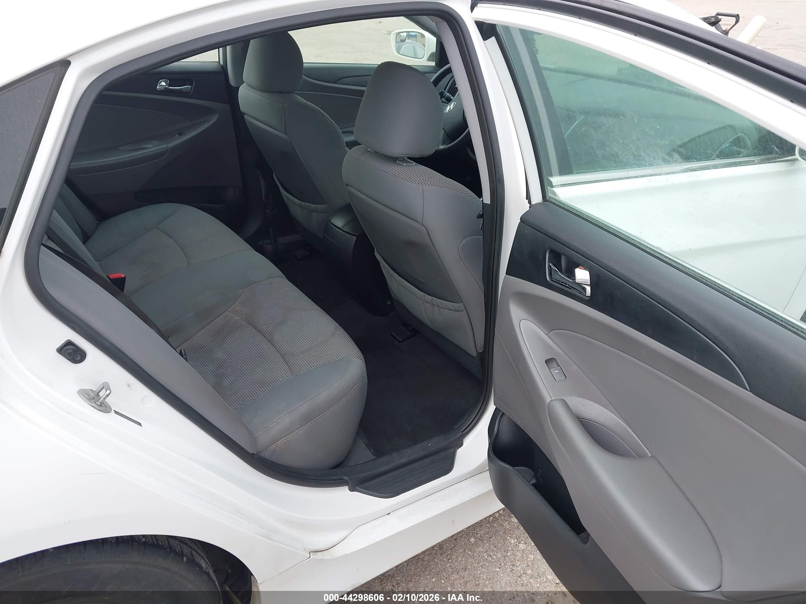 HYUNDAI SONATA image 8