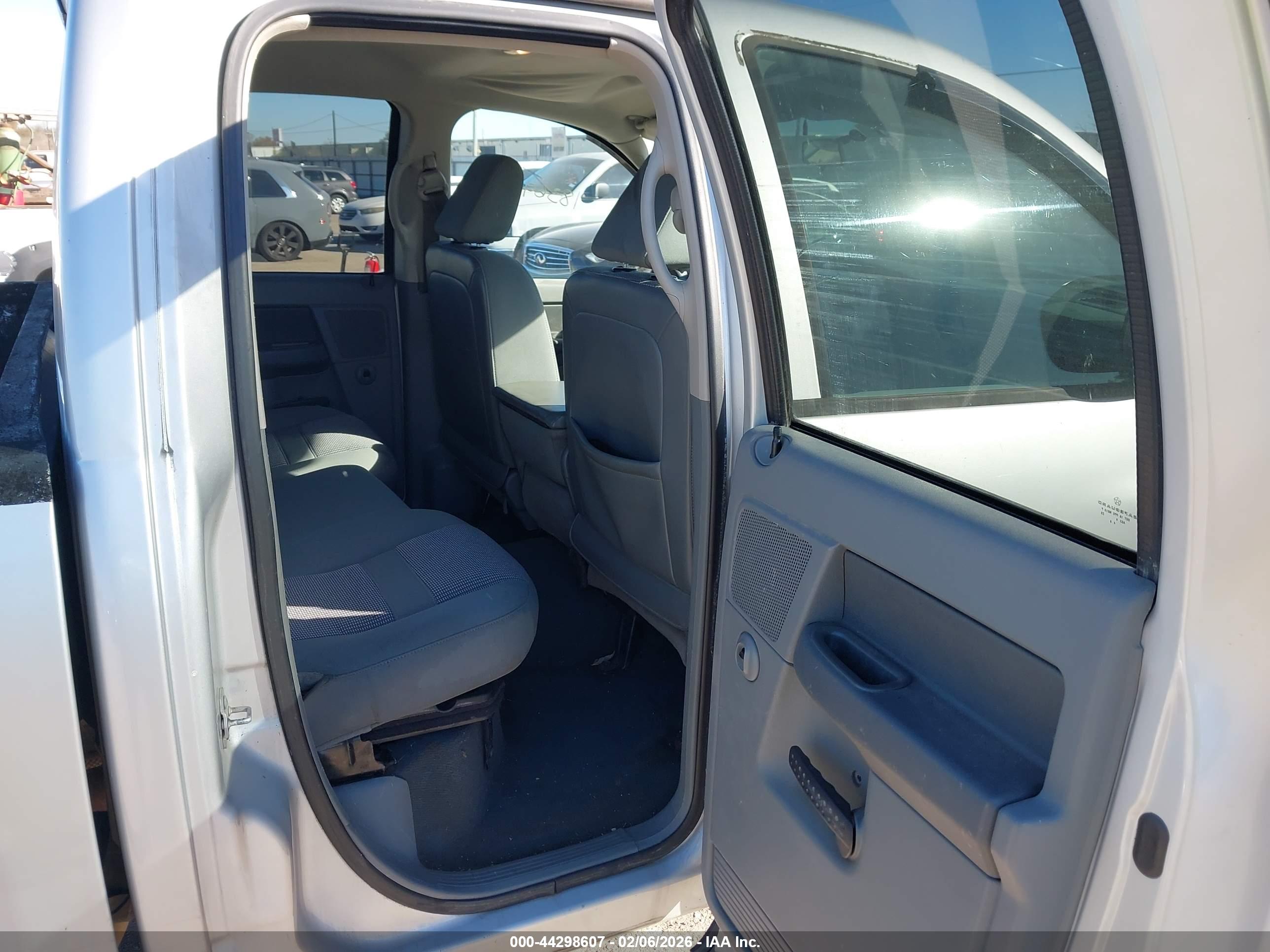 DODGE RAM image 8