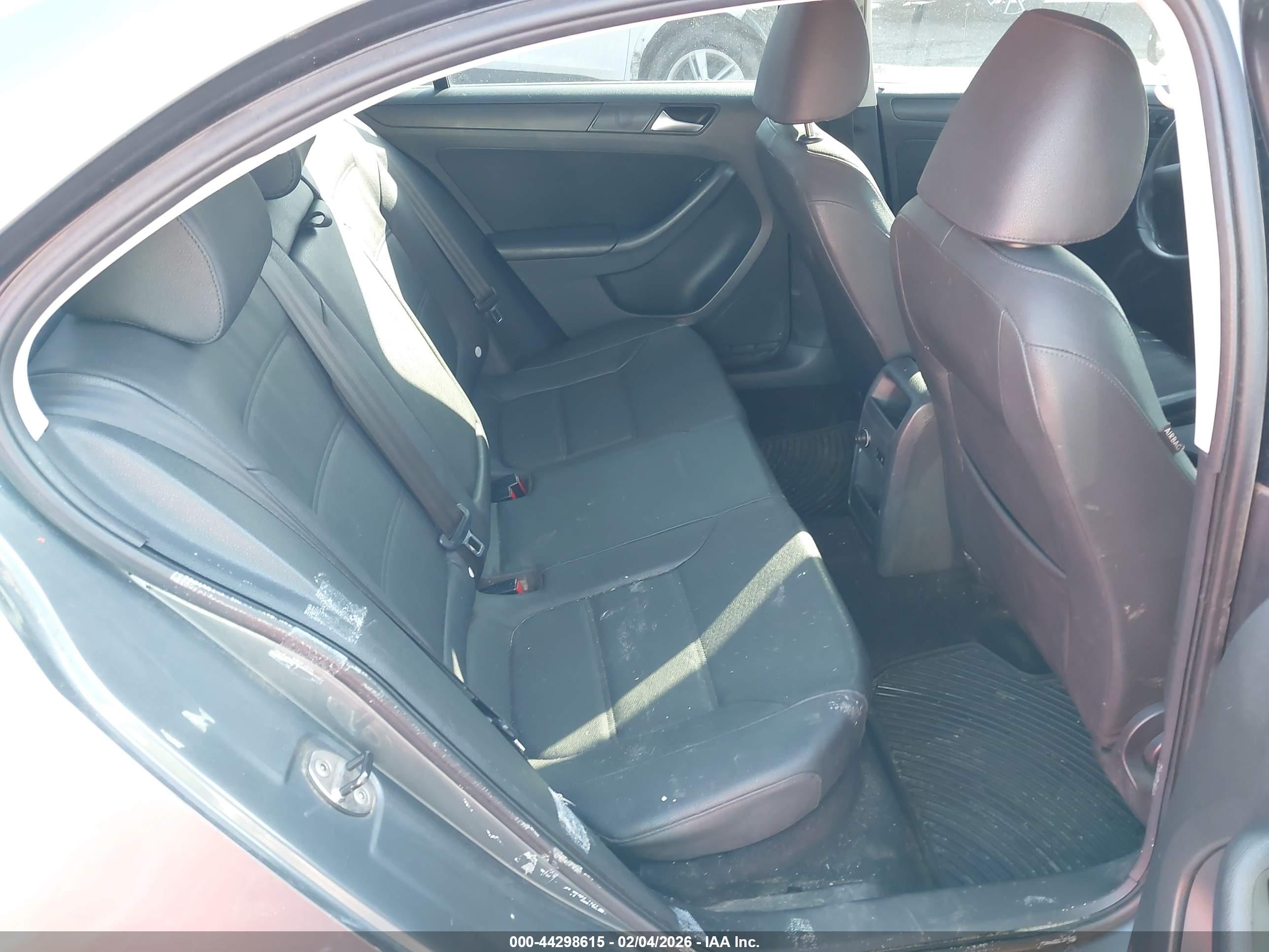 VOLKSWAGEN JETTA image 8