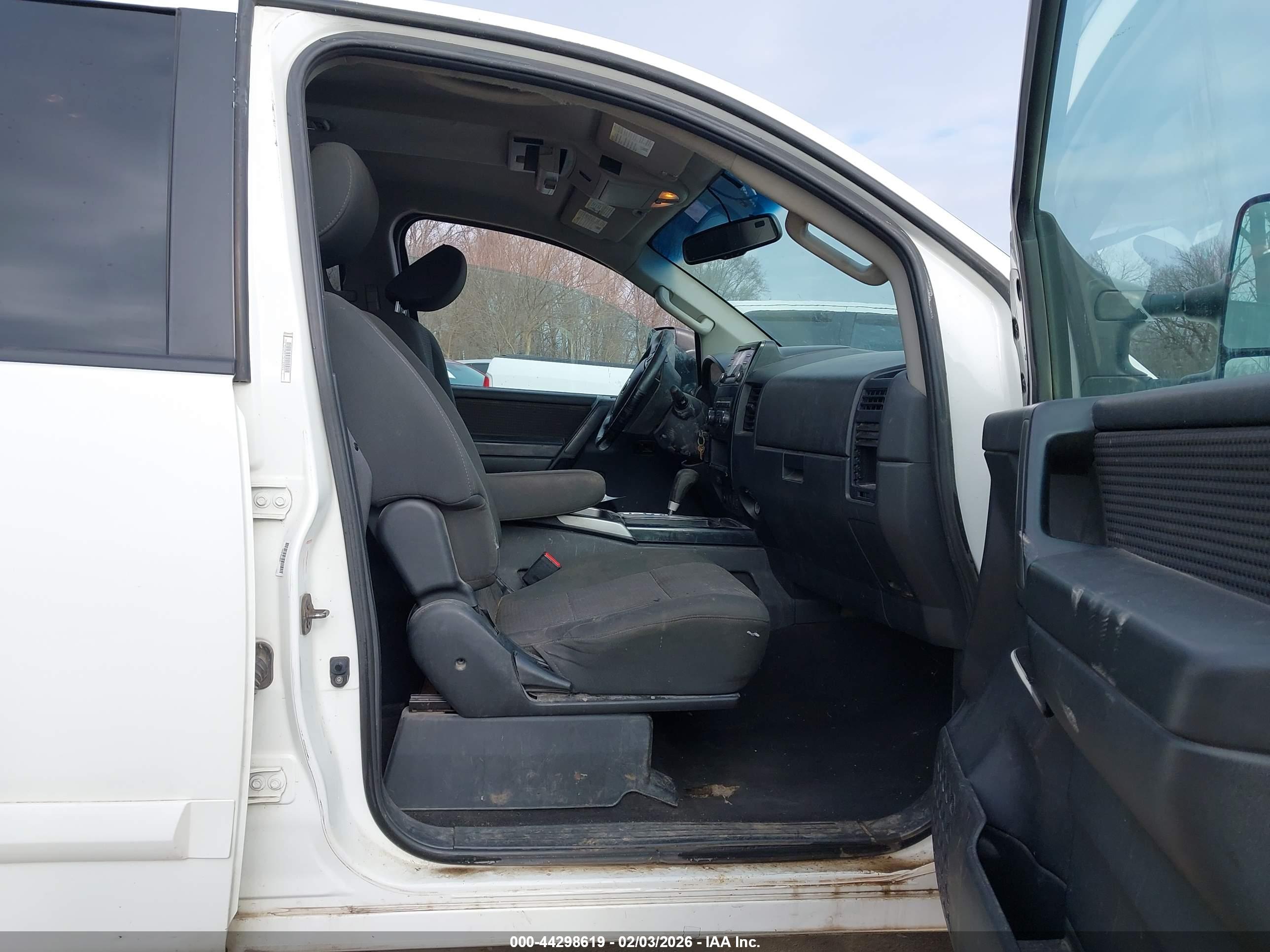 NISSAN TITAN image 5
