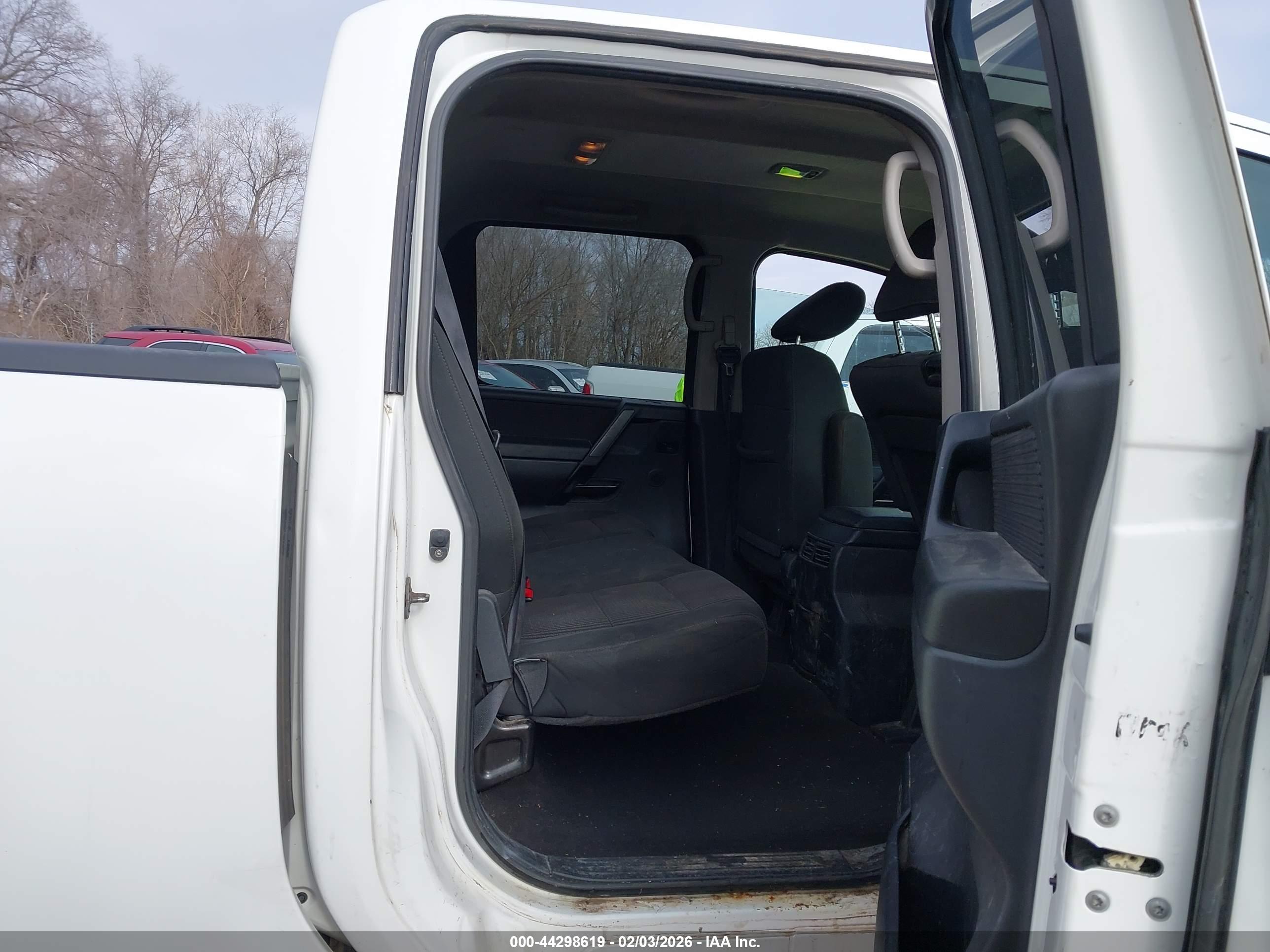 NISSAN TITAN image 8
