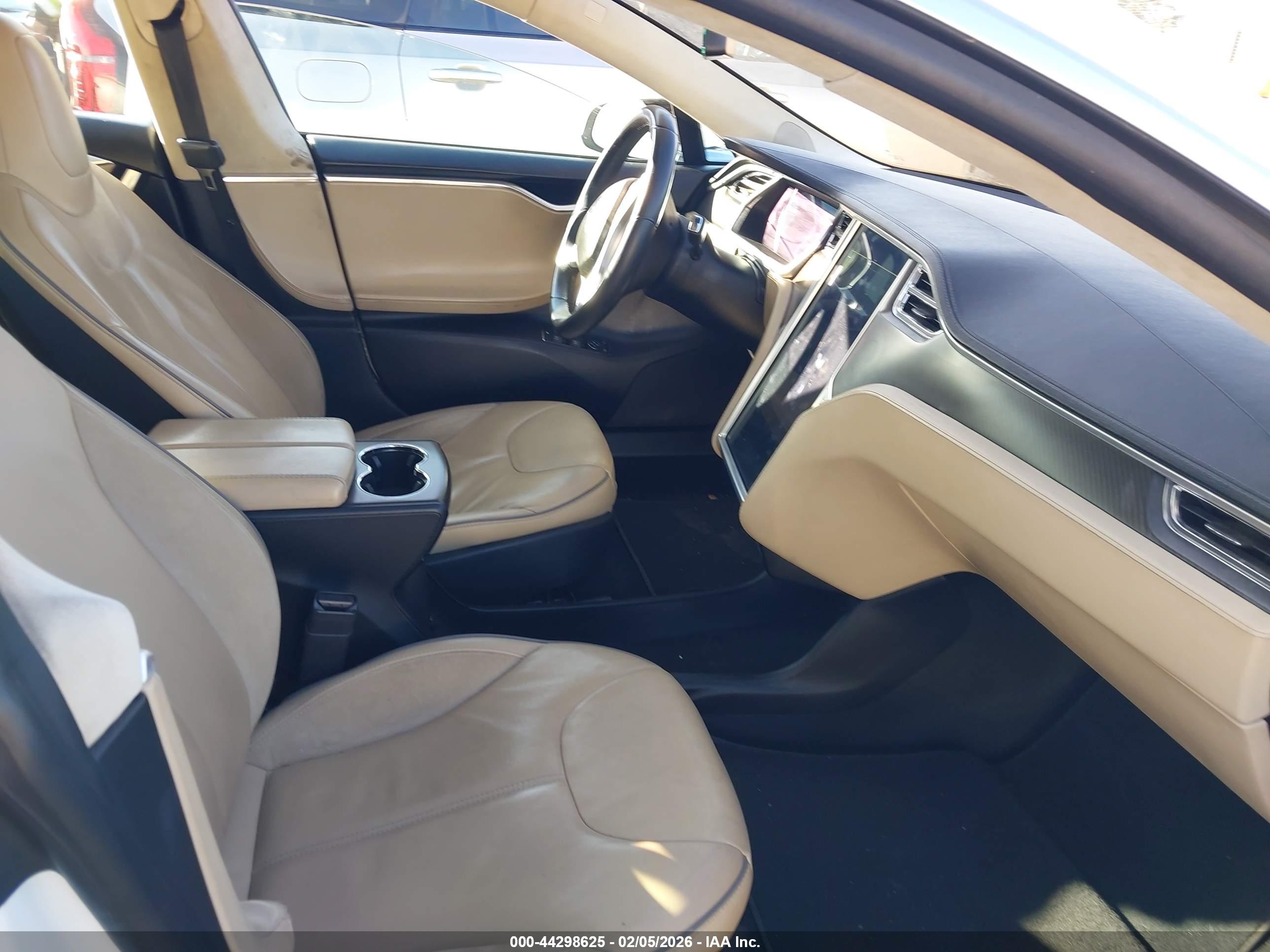 TESLA MODEL image 5