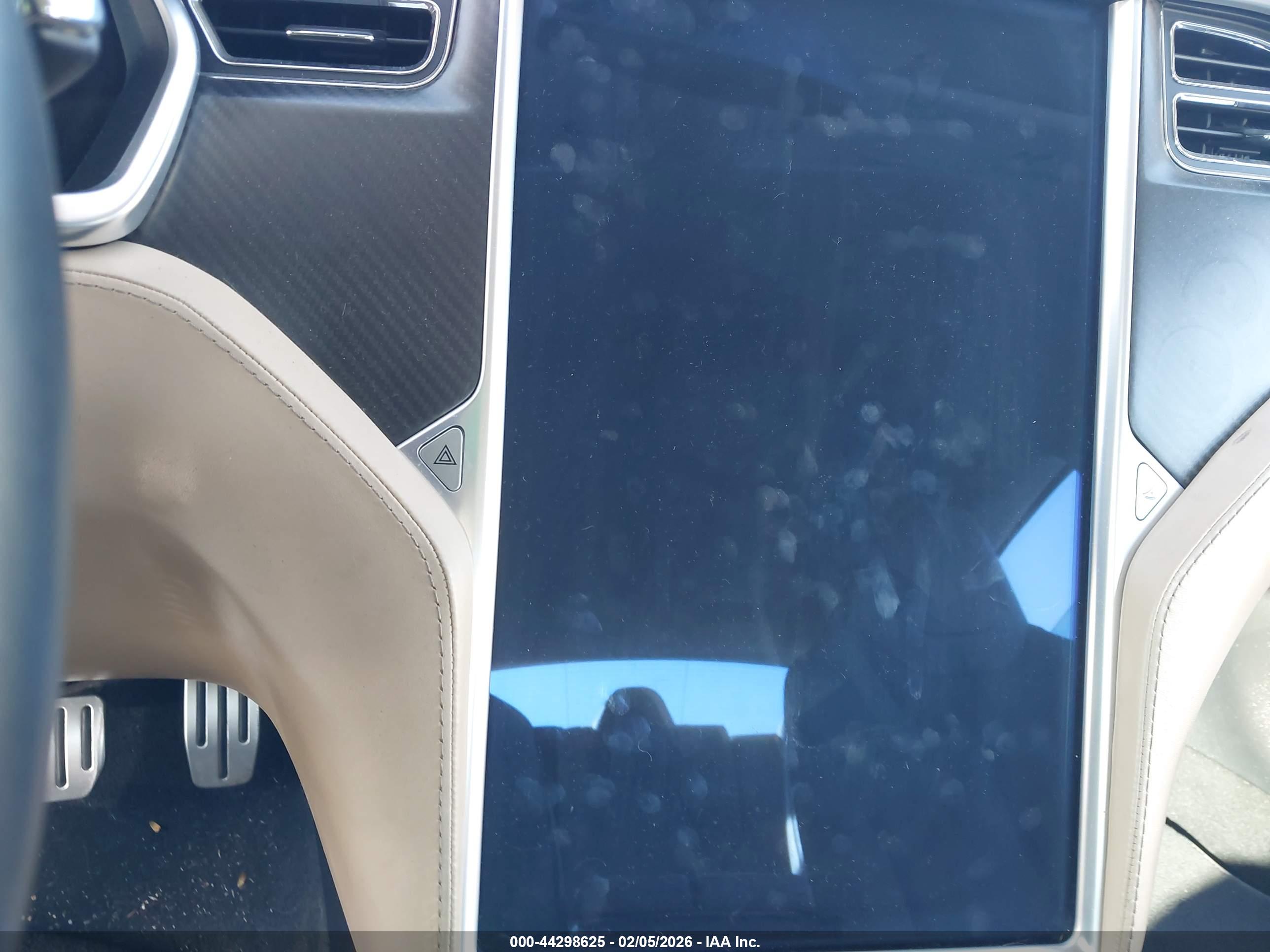 TESLA MODEL image 7