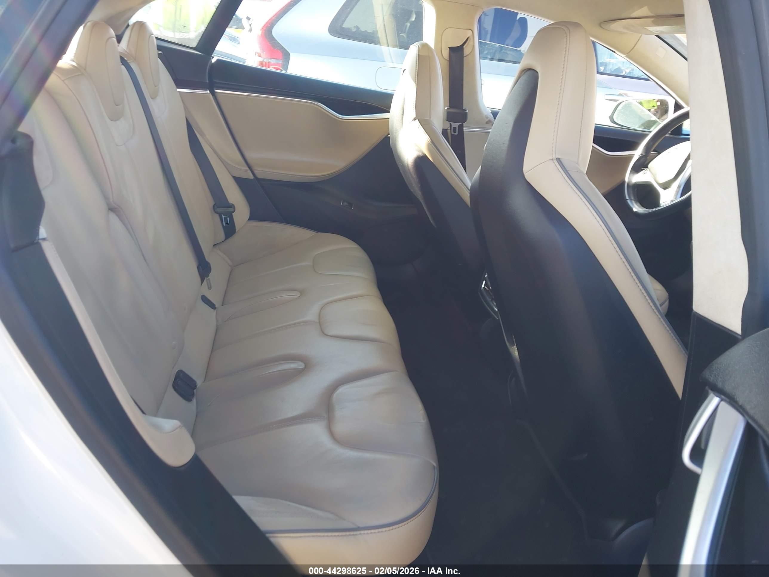 TESLA MODEL image 8