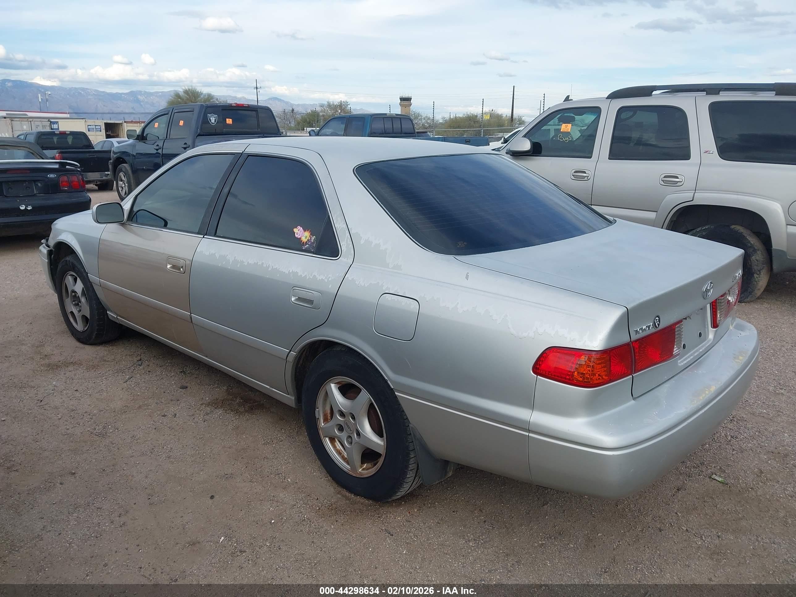 TOYOTA CAMRY image 3