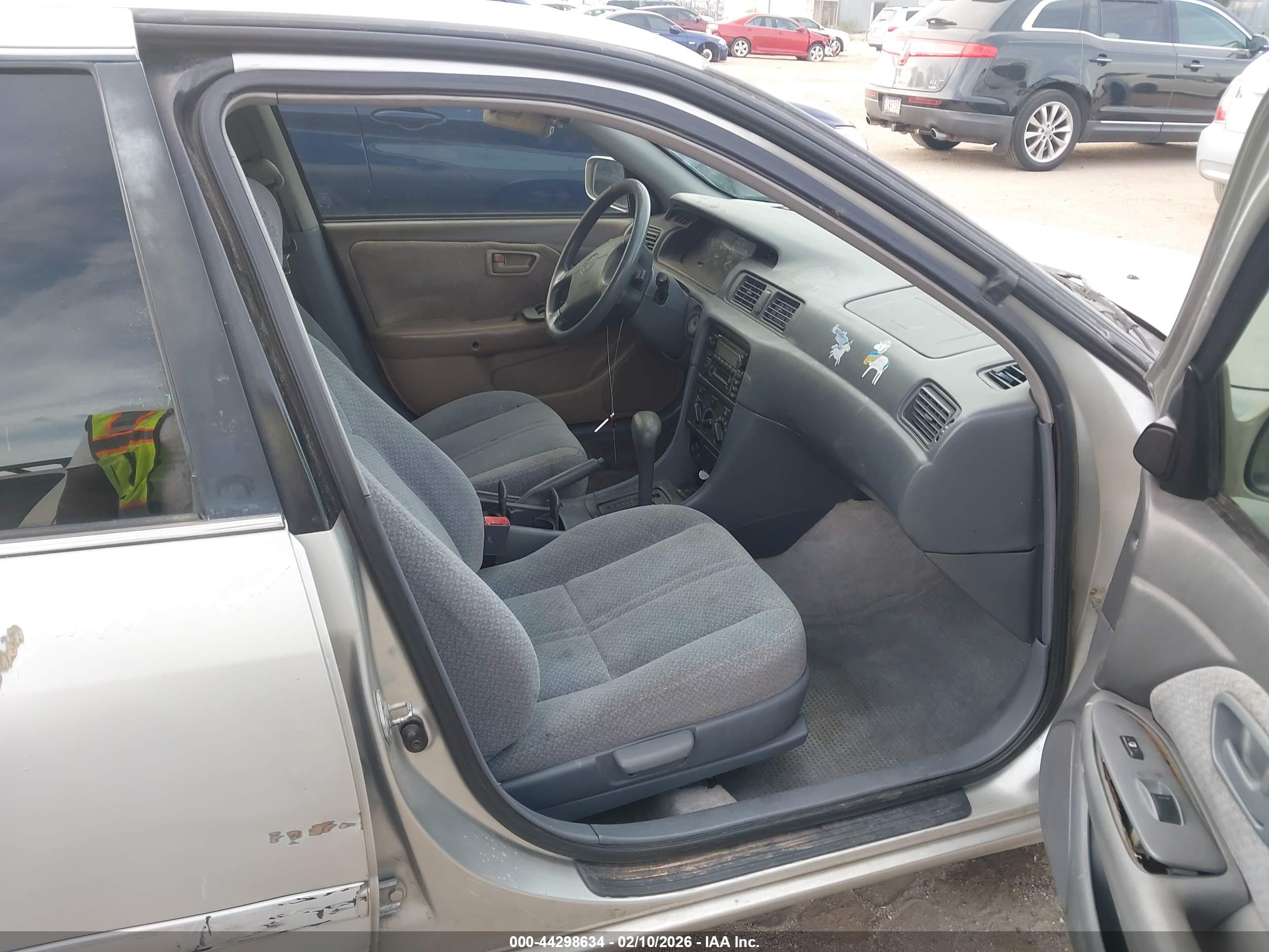 TOYOTA CAMRY image 5
