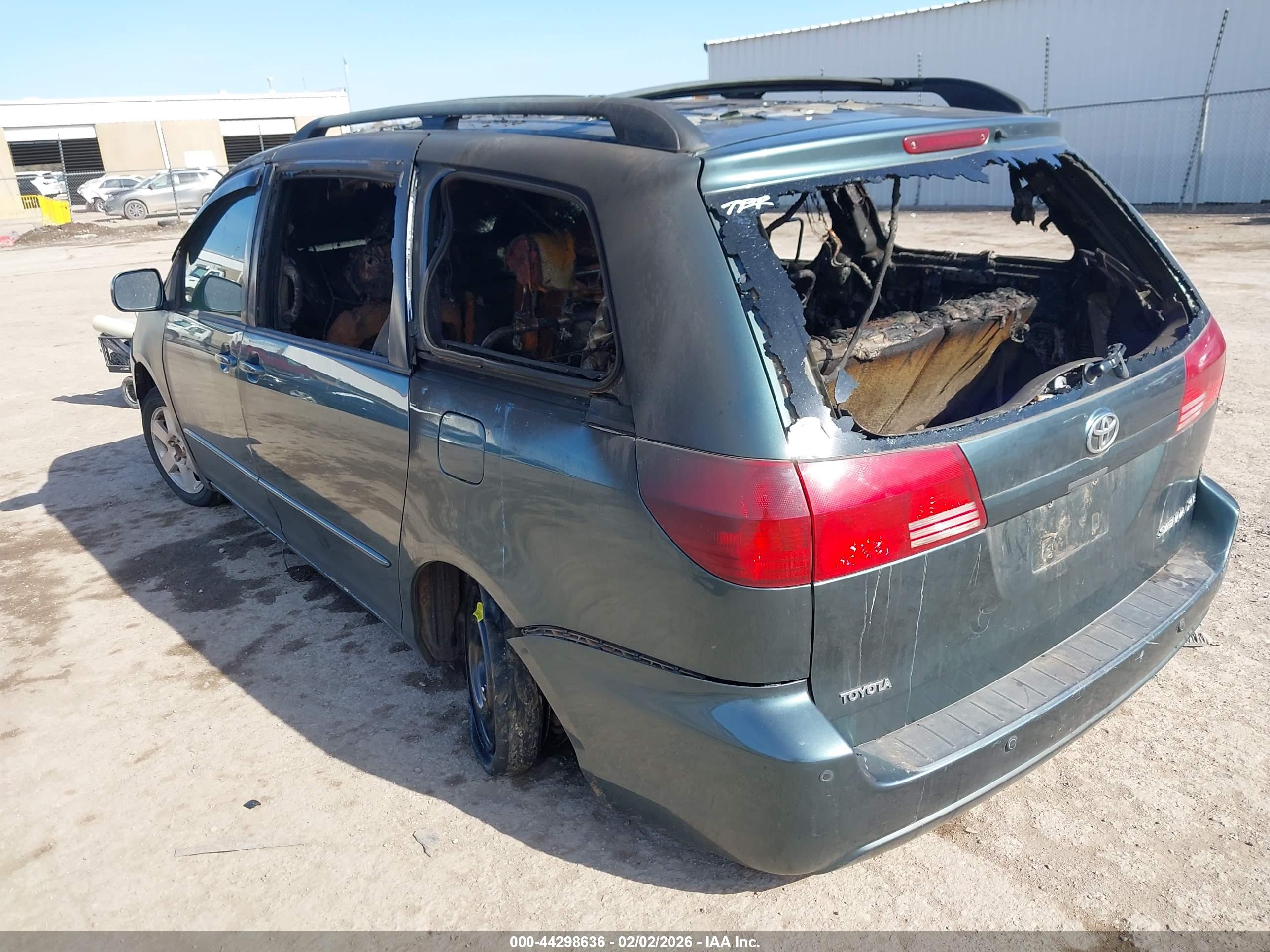 TOYOTA SIENNA image 3