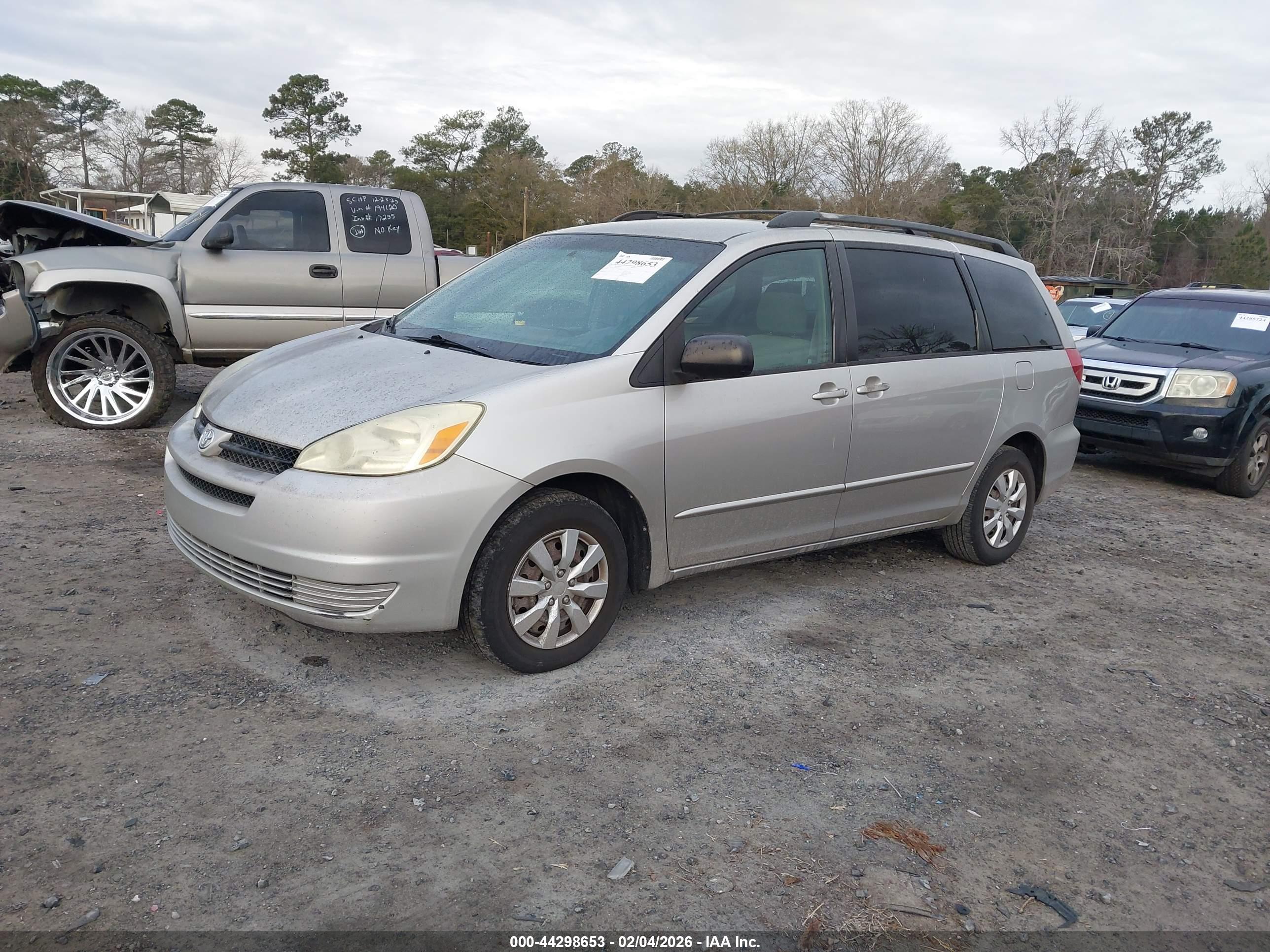TOYOTA SIENNA image 2