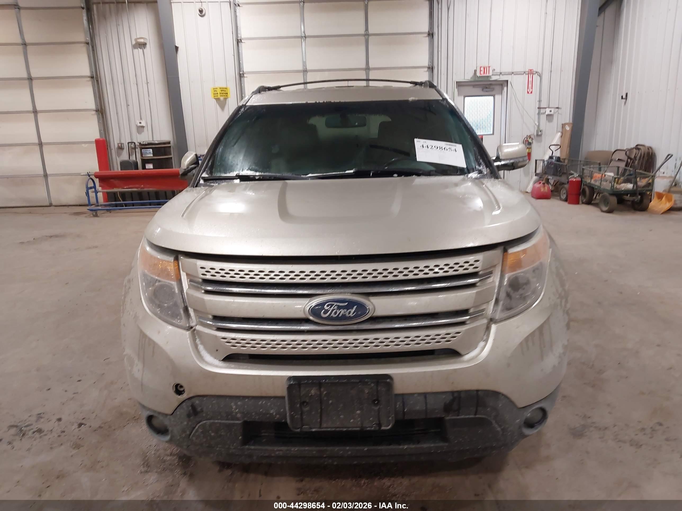FORD EXPLORER image 6