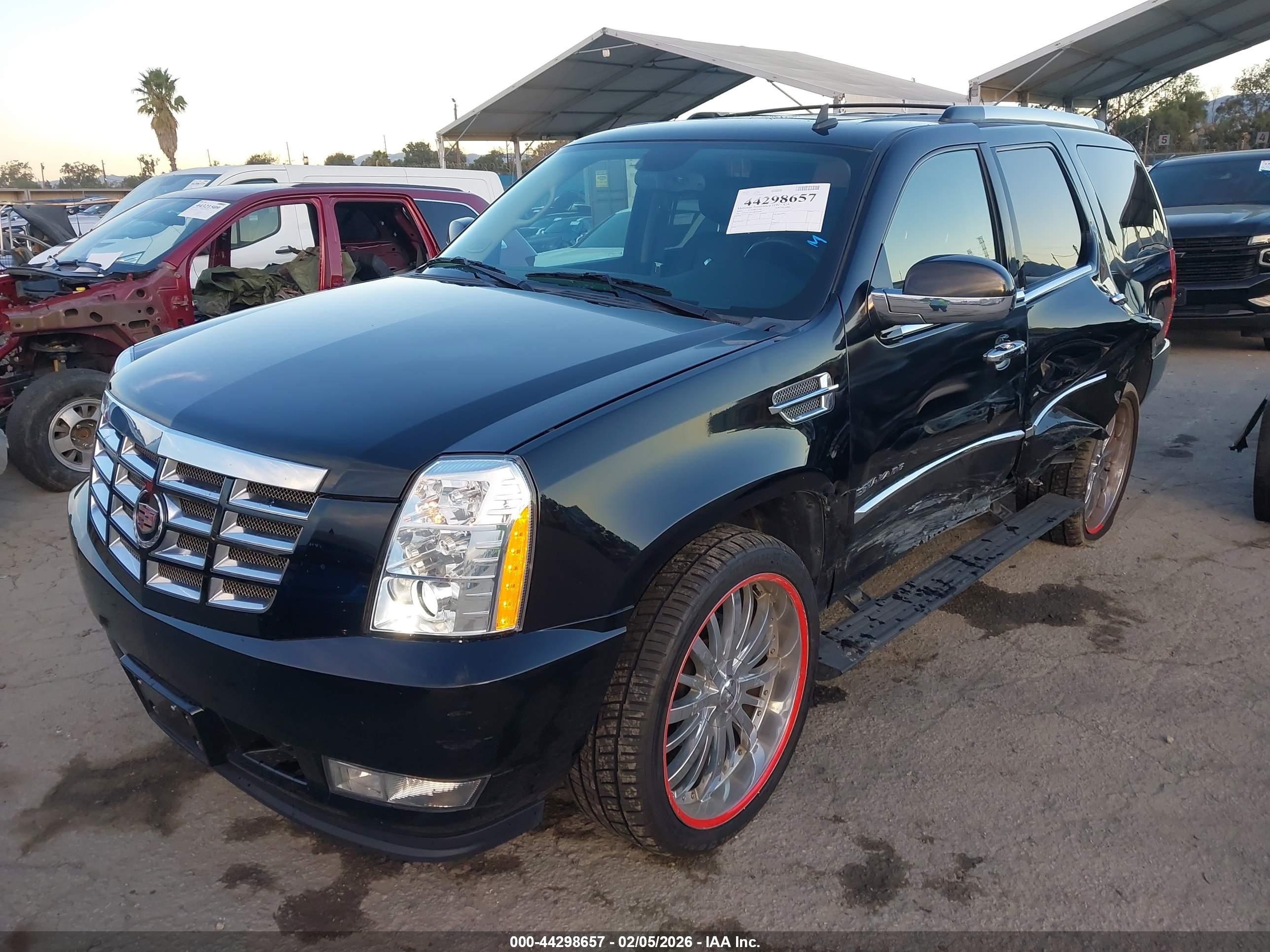 CADILLAC ESCALADE image 2