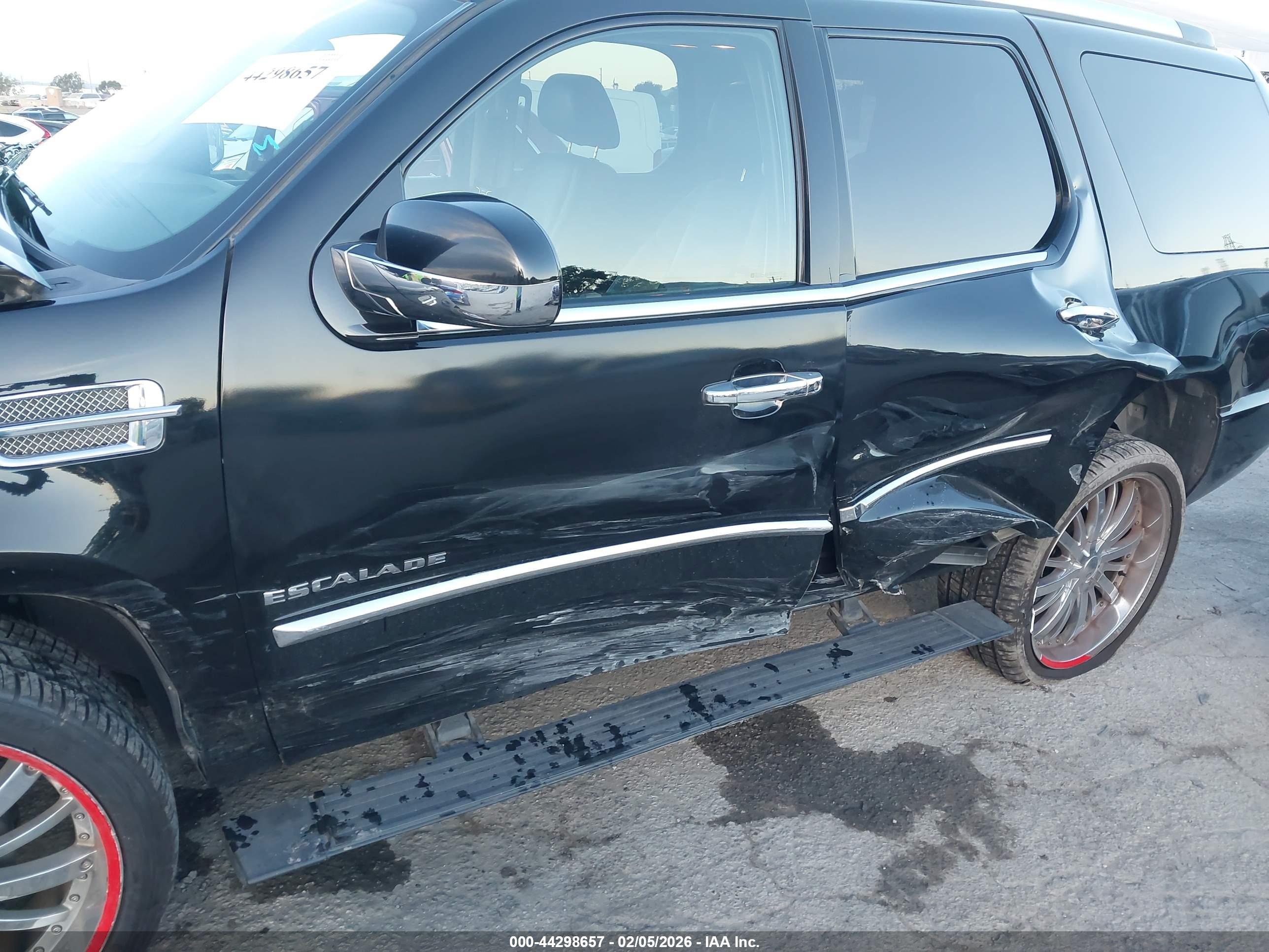 CADILLAC ESCALADE image 6
