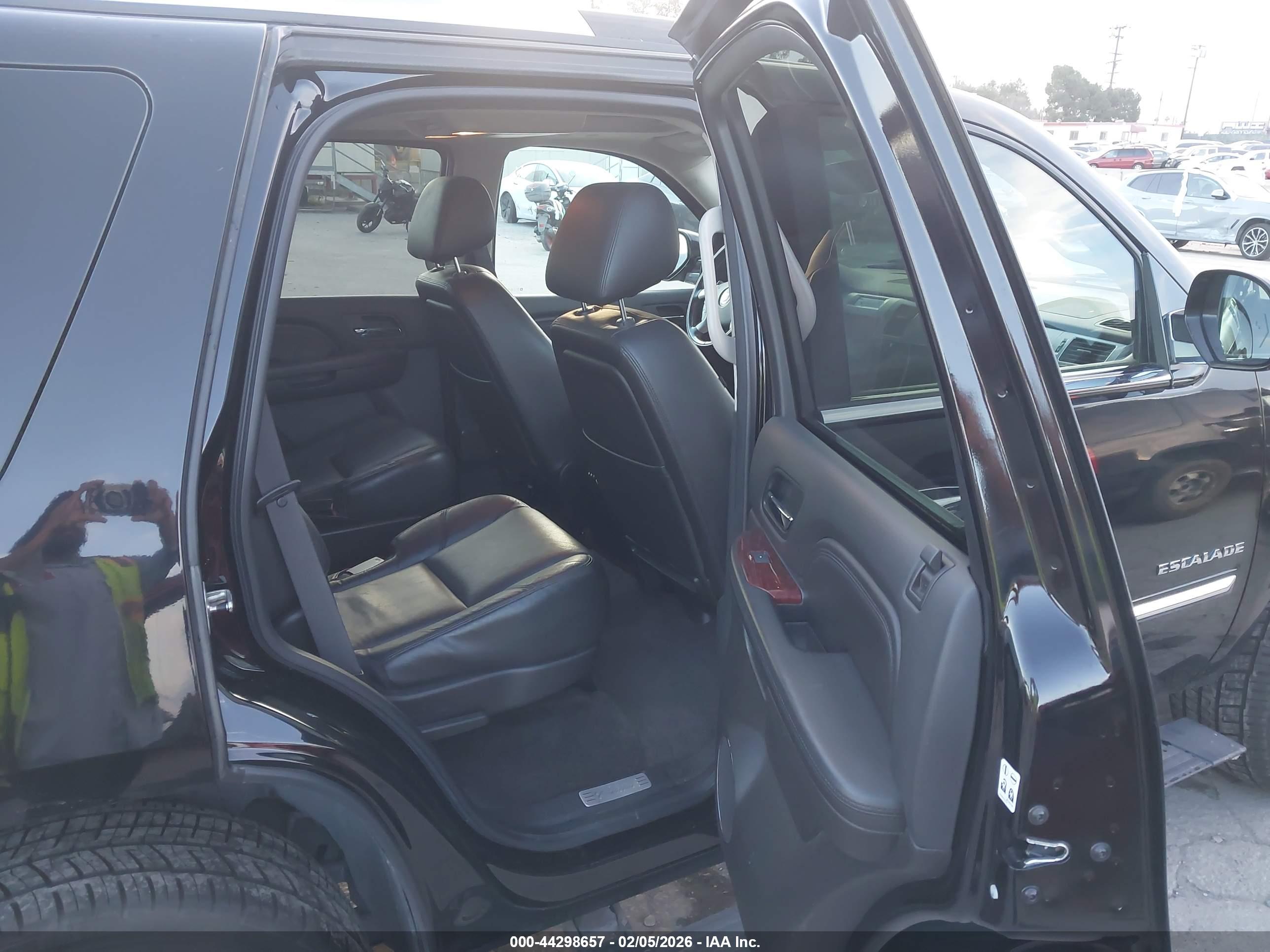 CADILLAC ESCALADE image 8