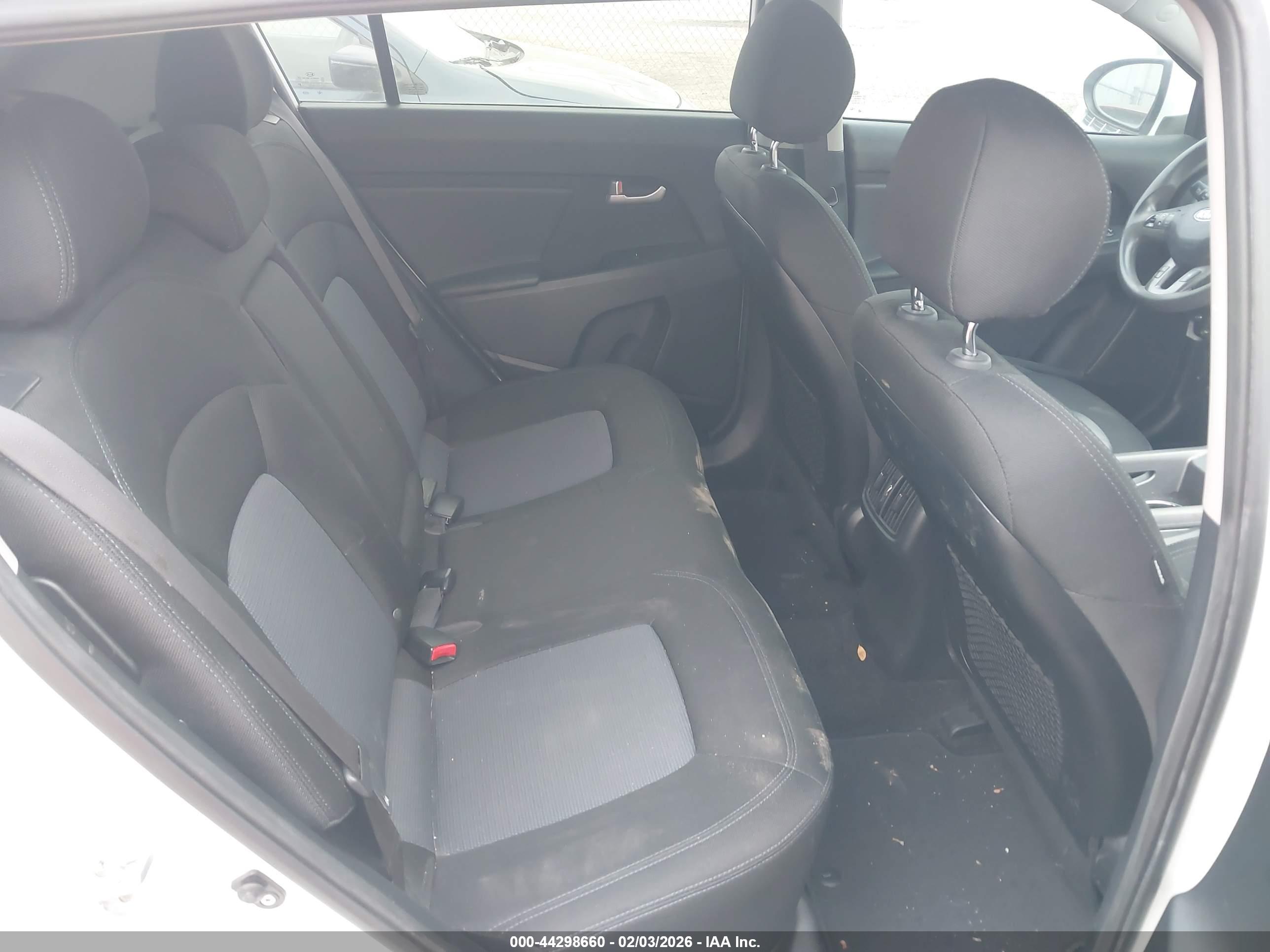 KIA SPORTAGE image 8