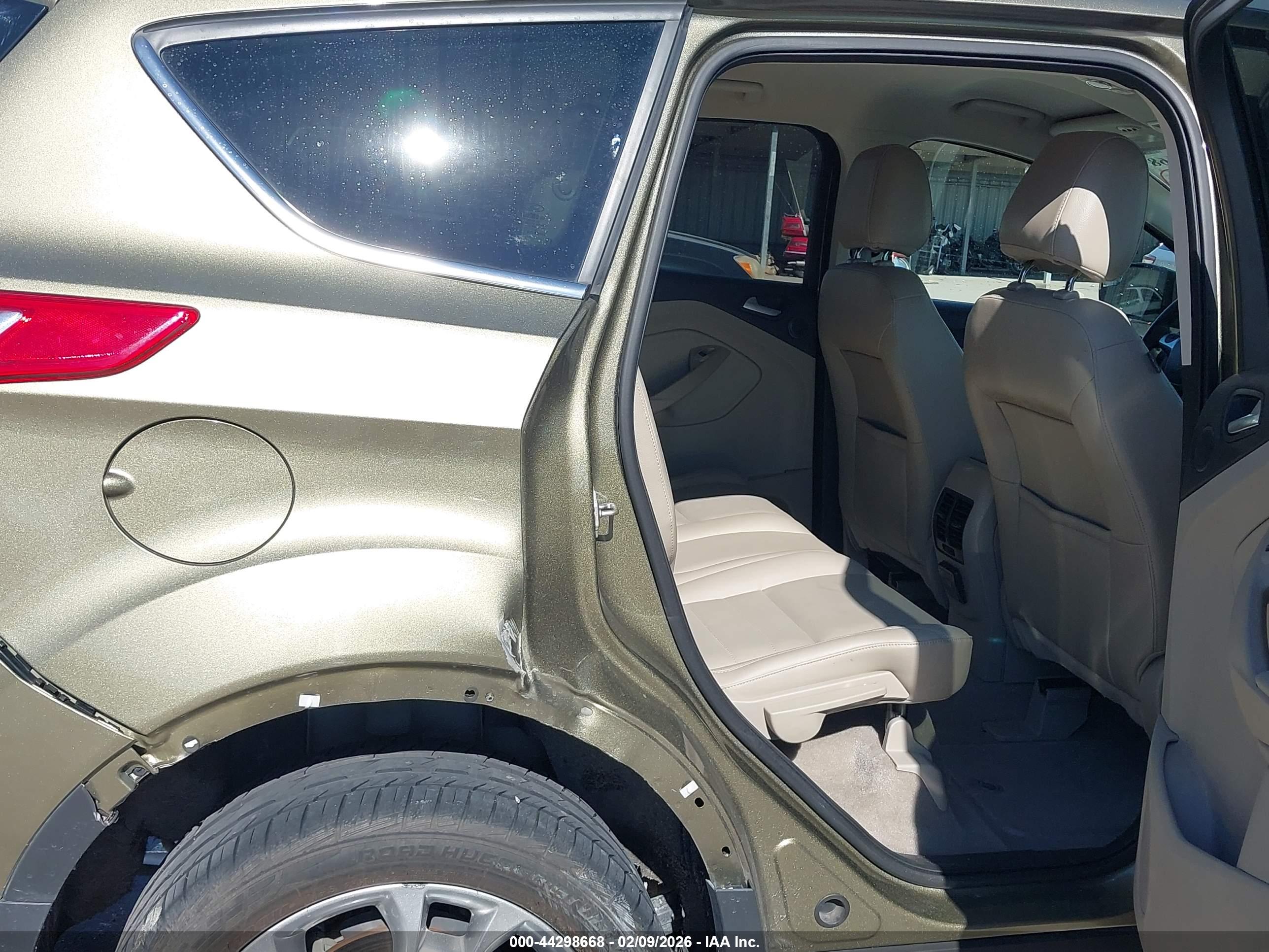 FORD ESCAPE image 8